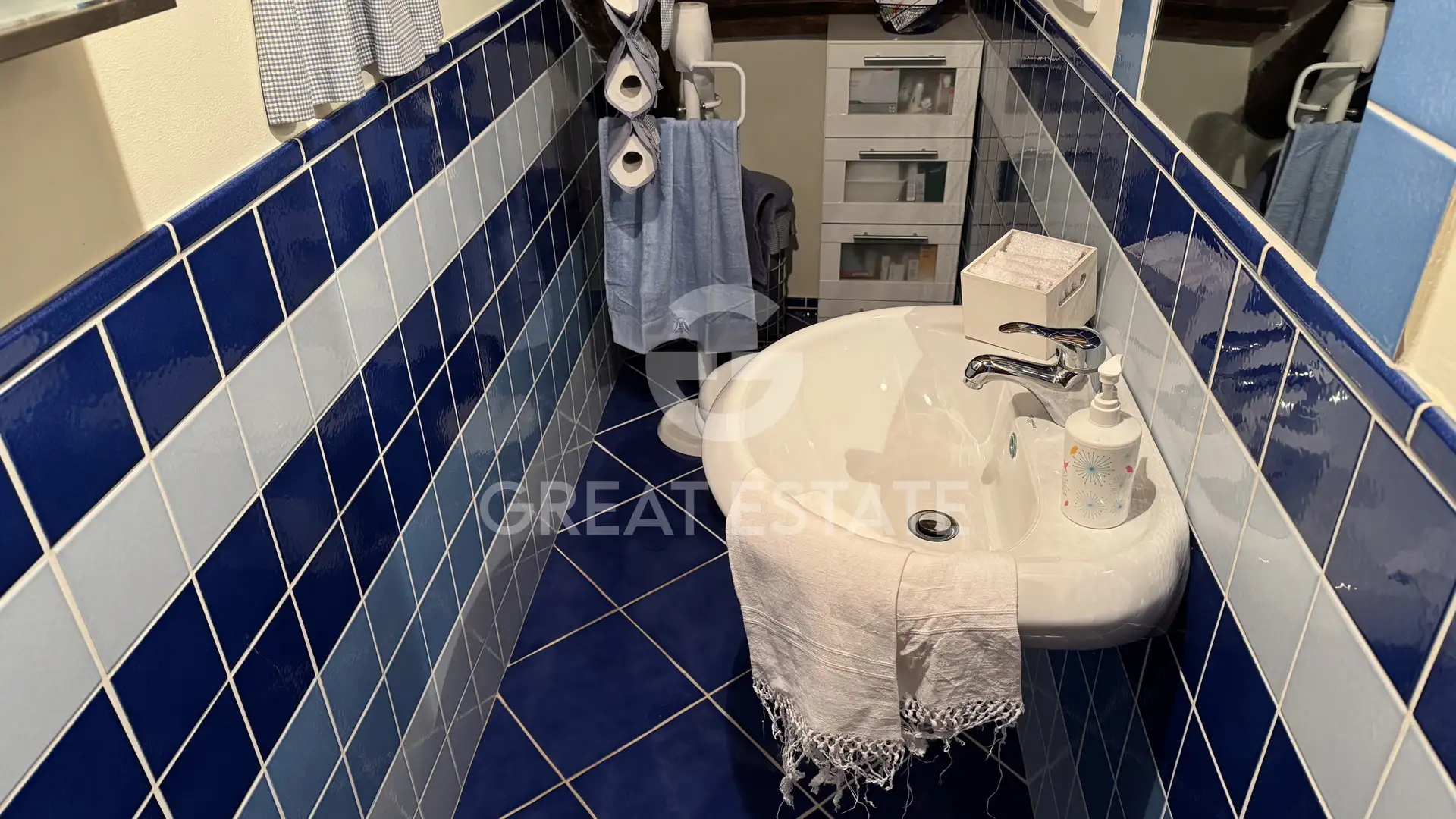 Flat 246m² in Italy, Perugia. Priced at 380000€ rent photo-9