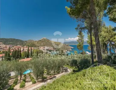 Buy in Italy for 15000000€