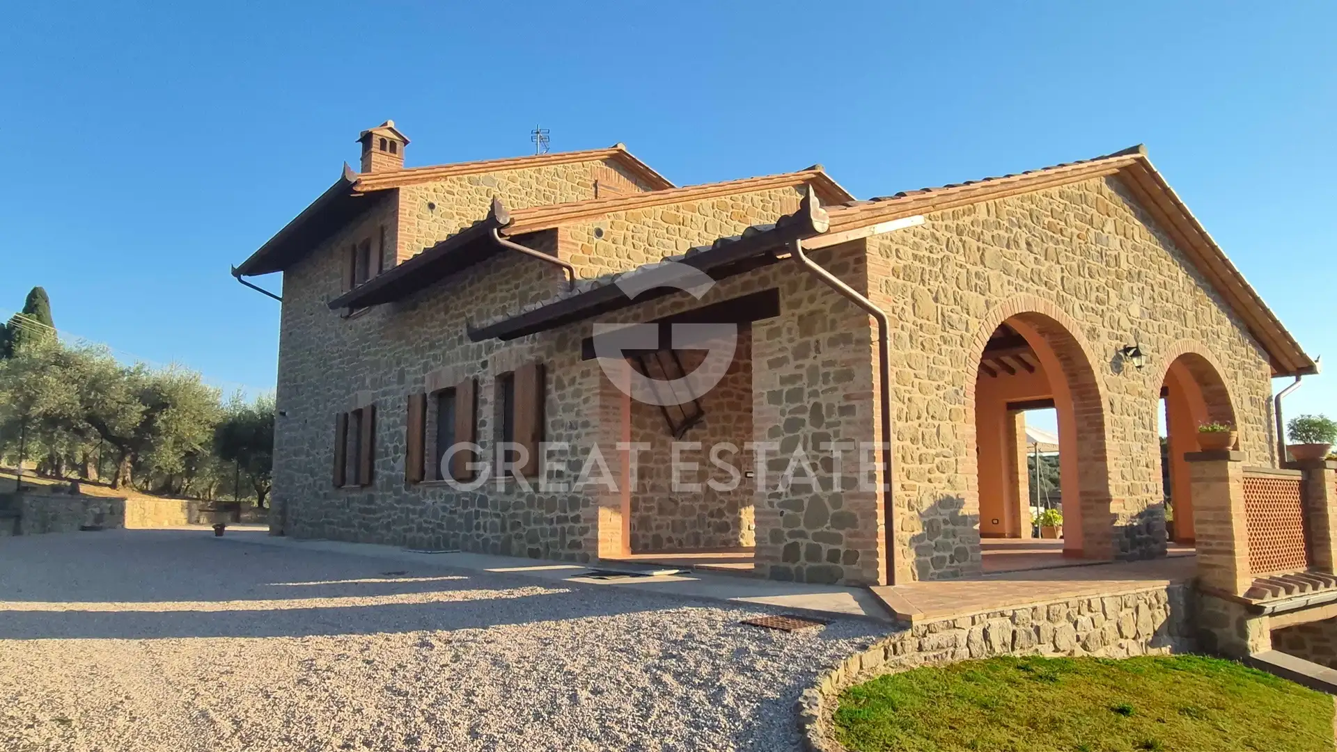 House 399m² in Italy, Perugia. Priced at 595000€ rent photo-1