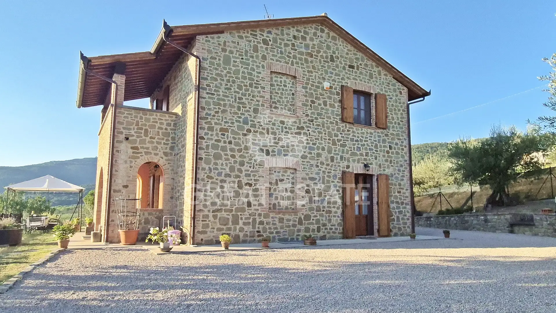 House 399m² in Italy, Perugia. Priced at 595000€ rent photo-4