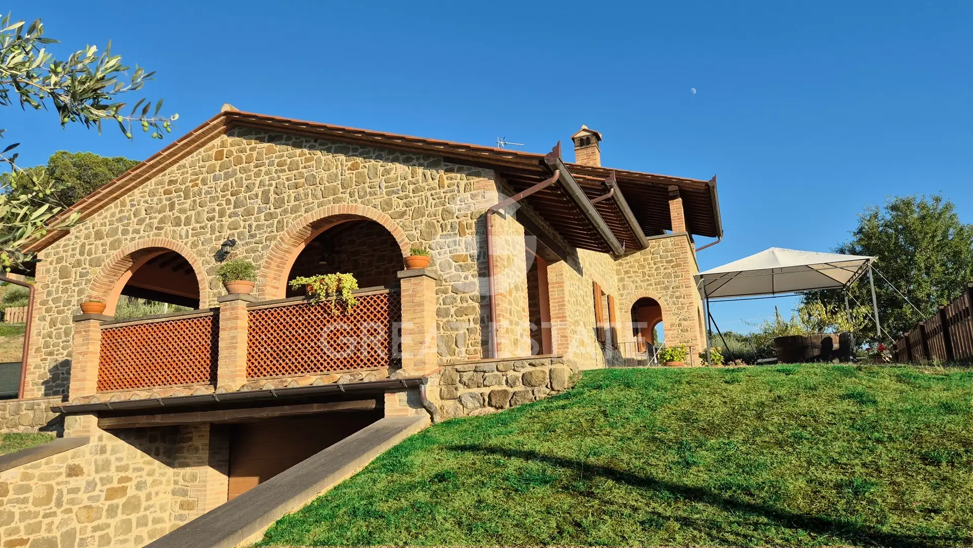 House 399m² in Italy, Perugia. Priced at 595000€ rent photo-5