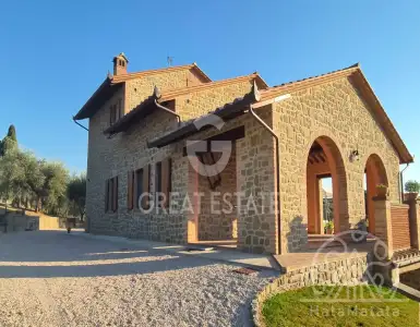 Buy in Italy for 595000€