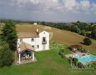 Buy in Italy for 740000€
