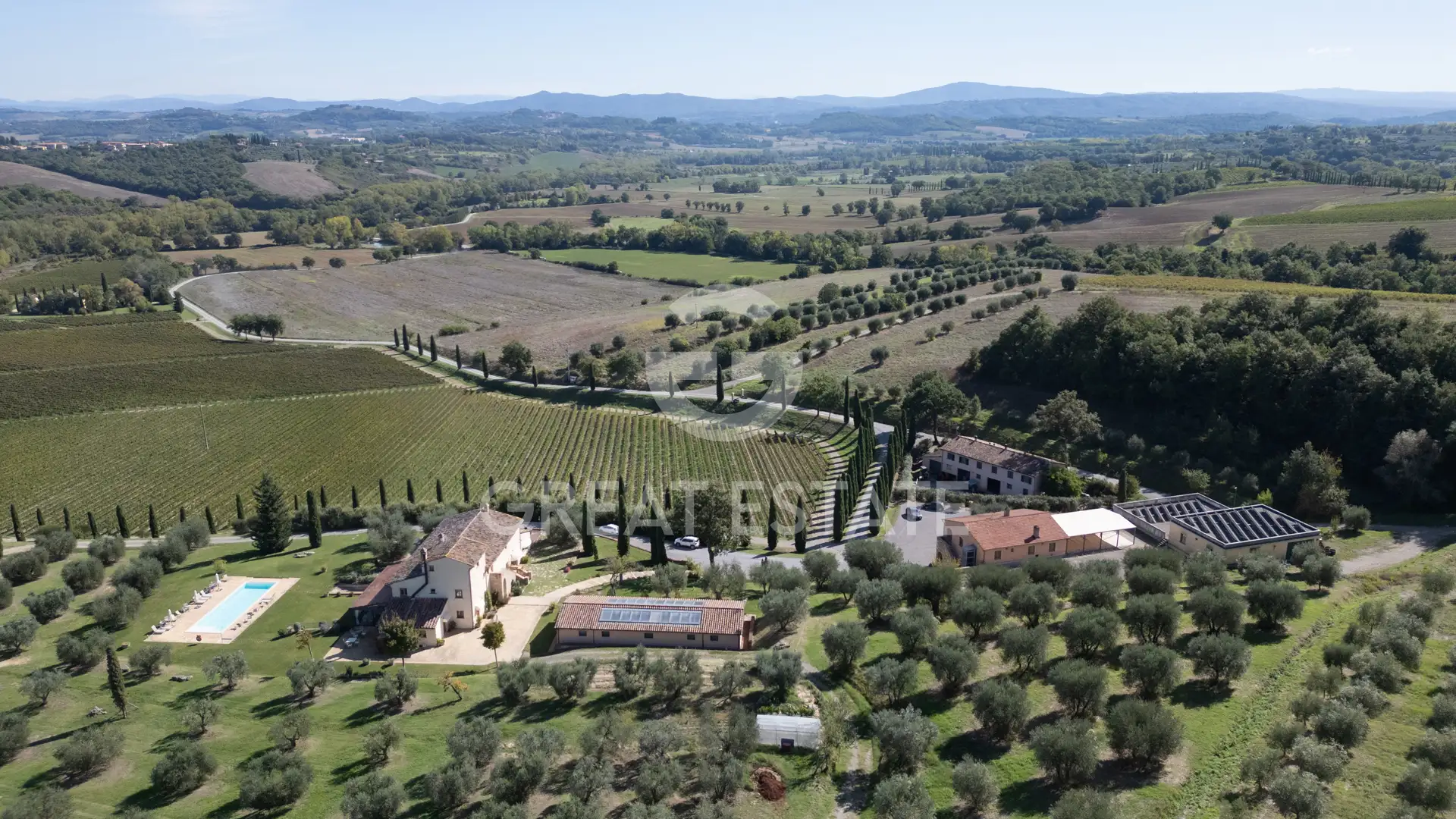 House 4584m² in Italy, Siena. Priced at 15000000€ rent photo-2