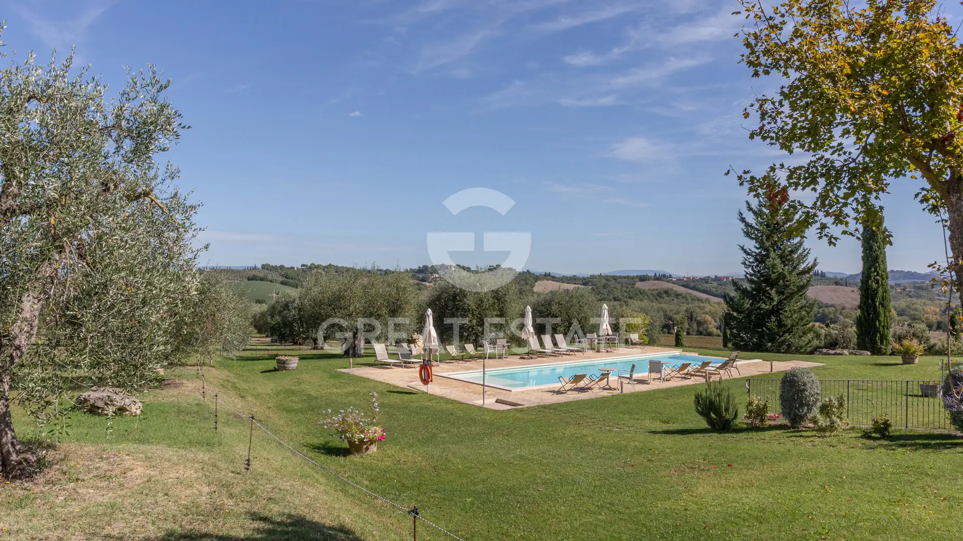 House 4584m² in Italy, Siena. Priced at 15000000€ rent photo-3