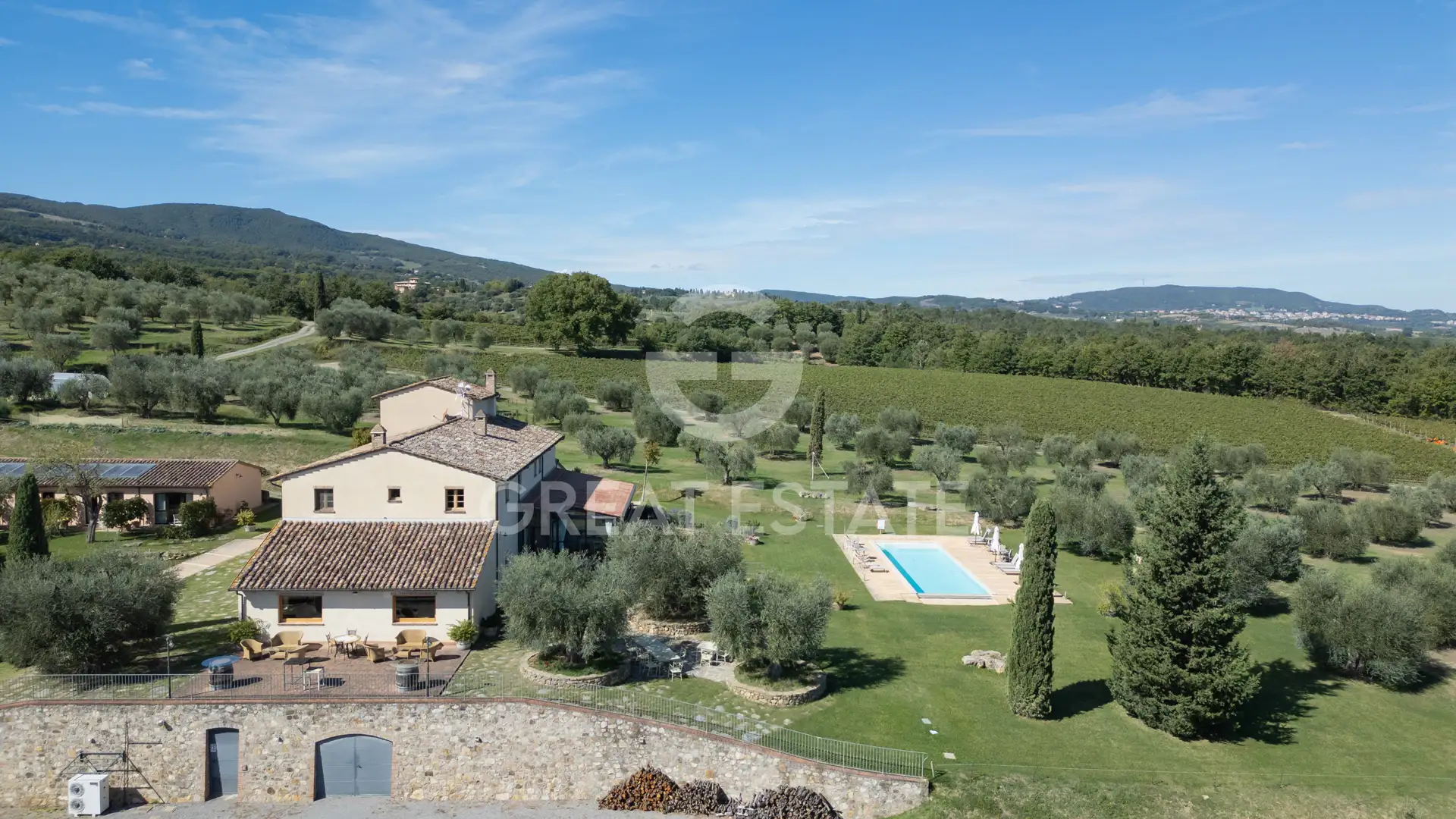 House 4584m² in Italy, Siena. Priced at 15000000€ rent photo-8