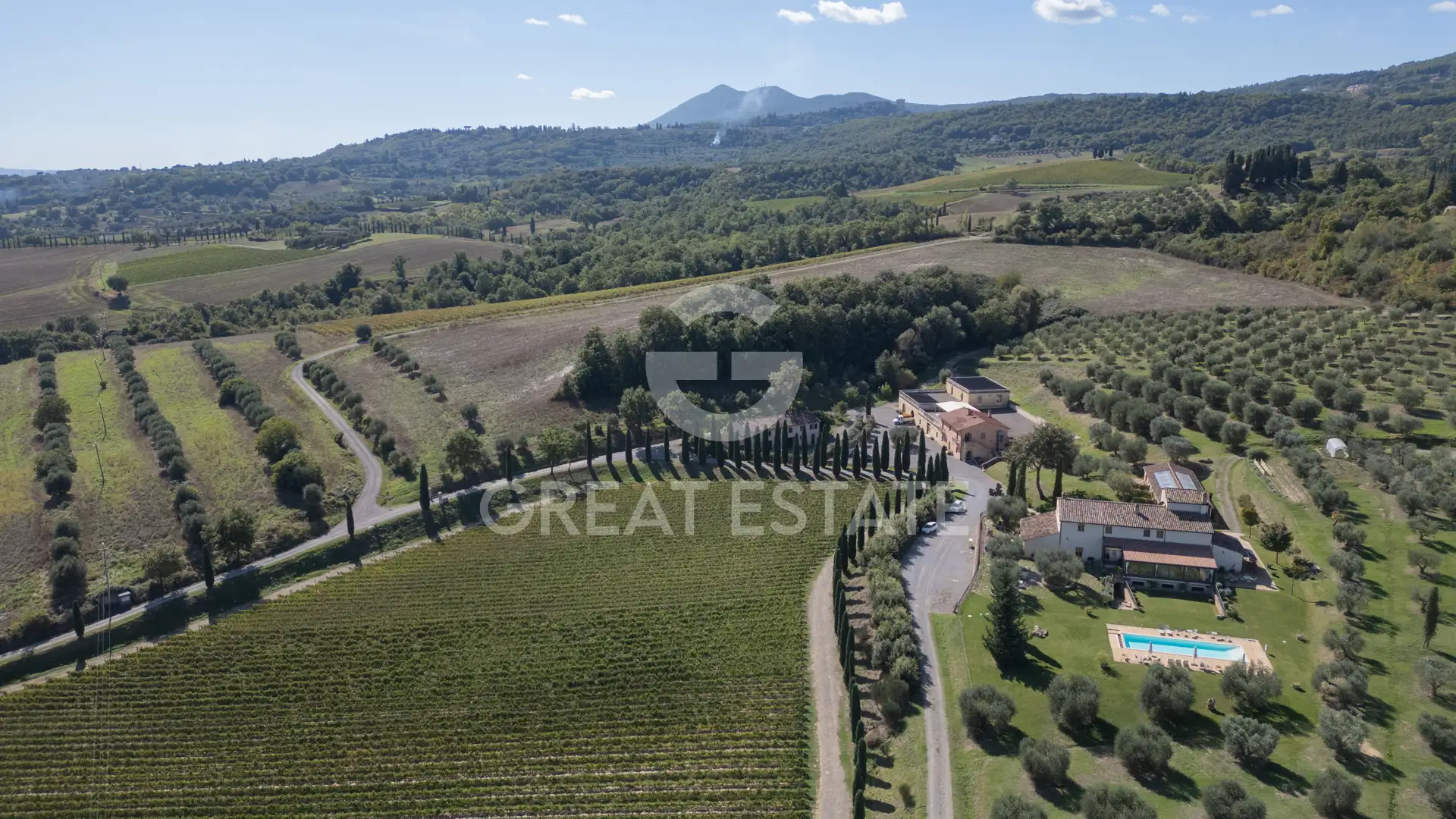 House 4584m² in Italy, Siena. Priced at 15000000€ rent photo-9