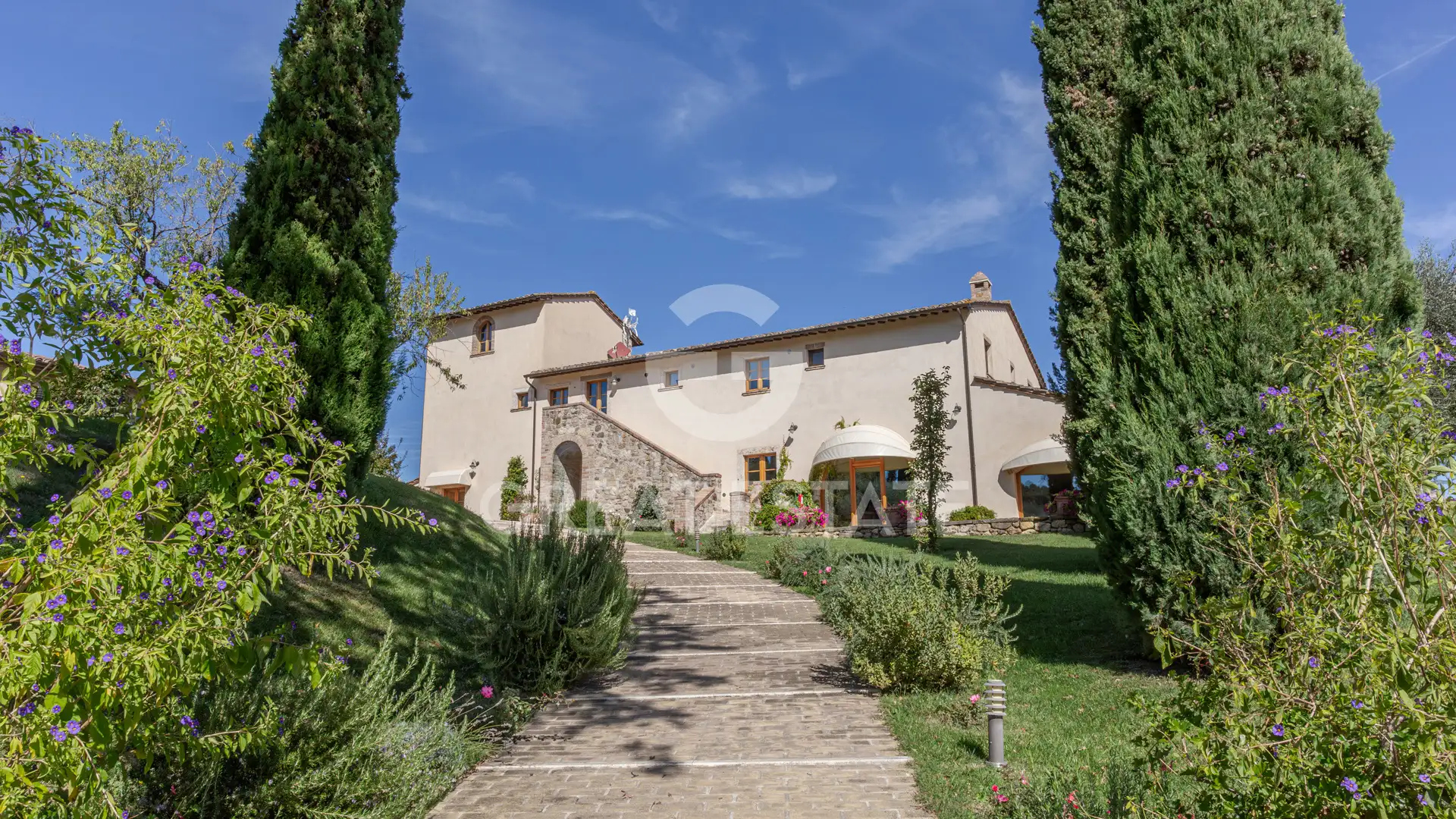 House 4584m² in Italy, Siena. Priced at 15000000€ rent photo-12