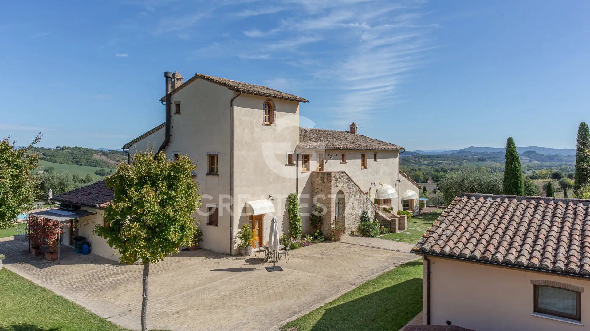 House 4584m² in Italy, Siena. Priced at 15000000€ rent photo-13