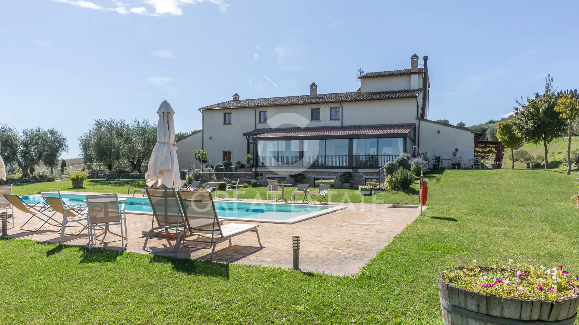 House 4584m² in Italy, Siena. Priced at 15000000€ rent photo-15