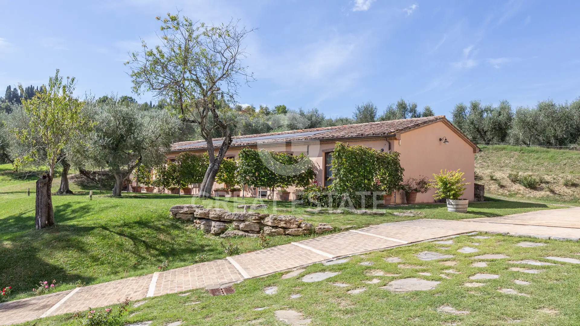 House 4584m² in Italy, Siena. Priced at 15000000€ rent photo-12