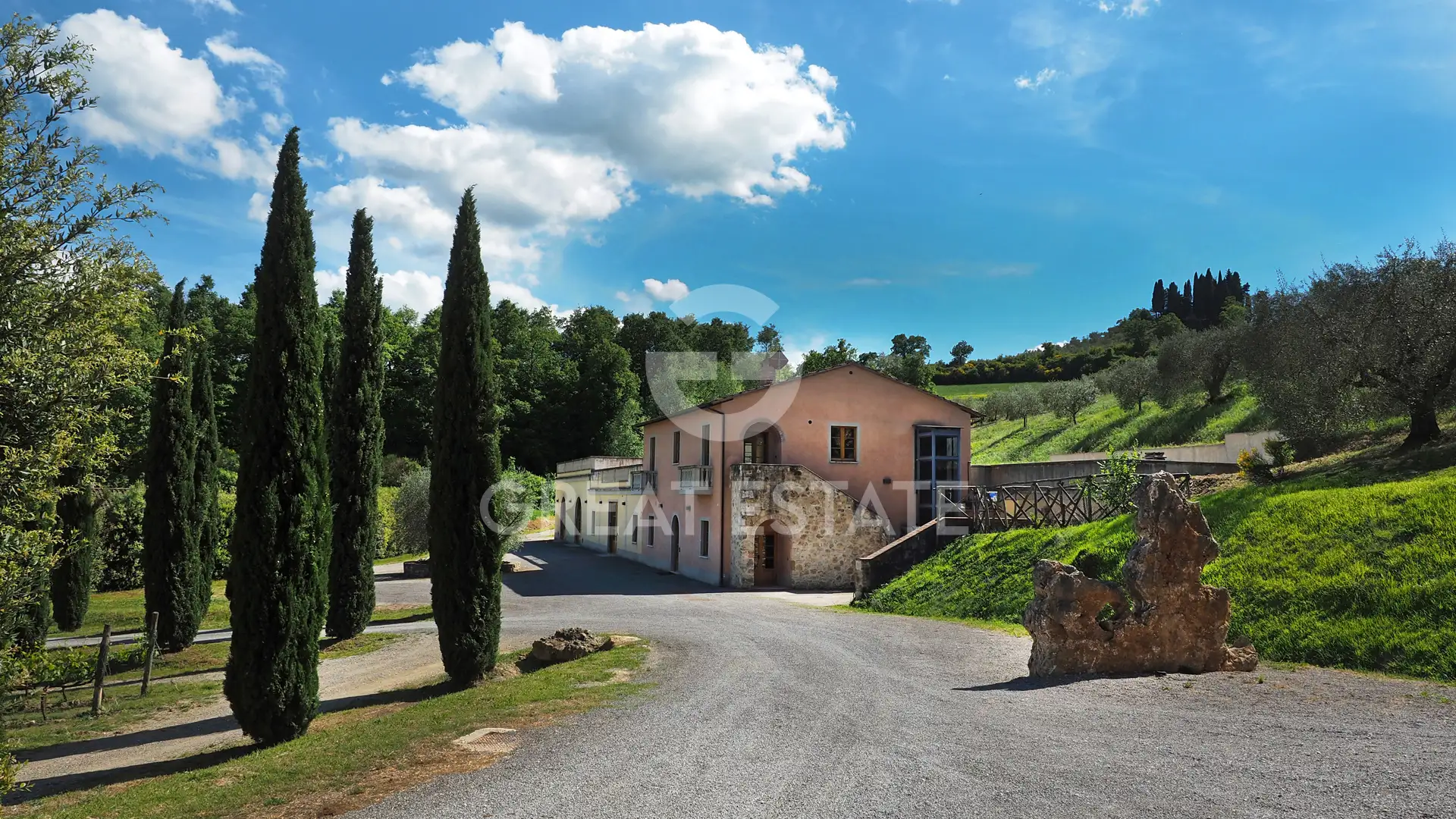House 4584m² in Italy, Siena. Priced at 15000000€ rent photo-14