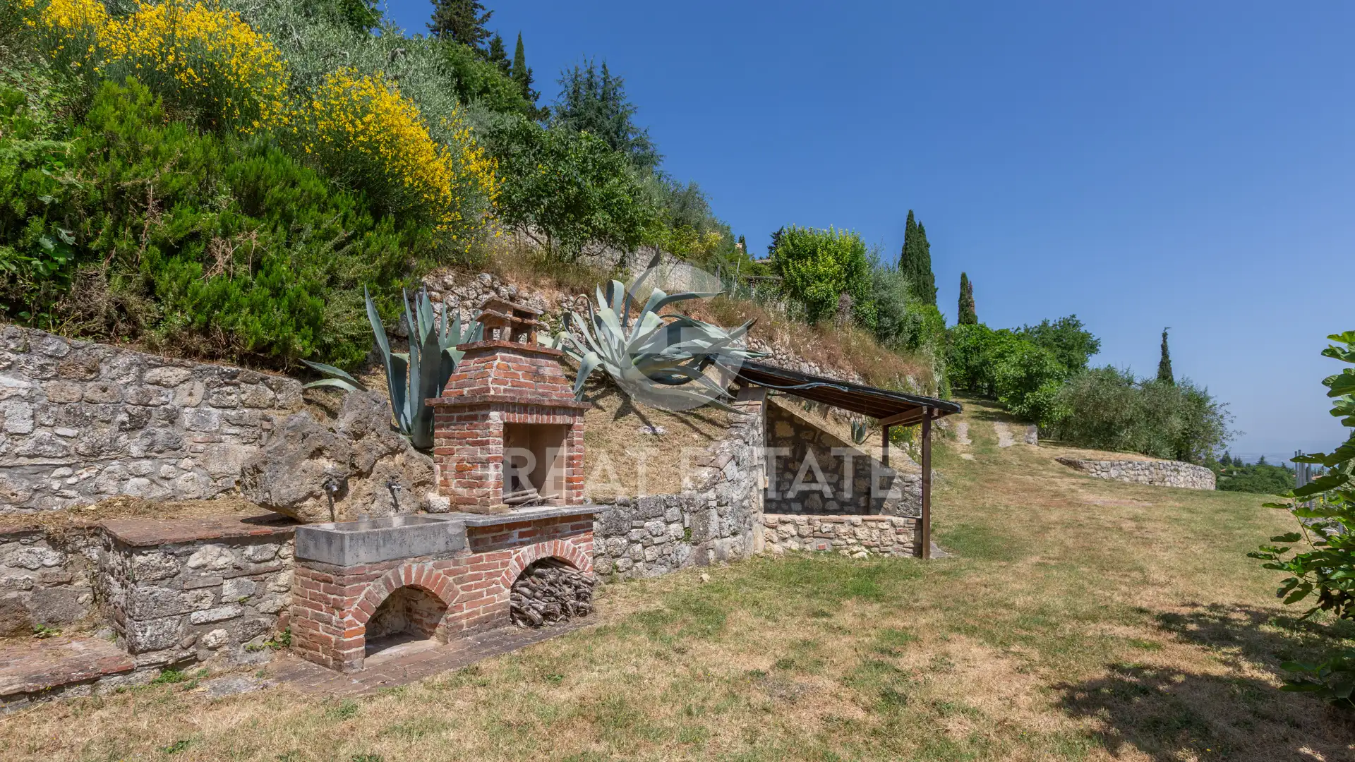 House 651m² in Italy, Siena. Priced at 1800000€ rent photo-5