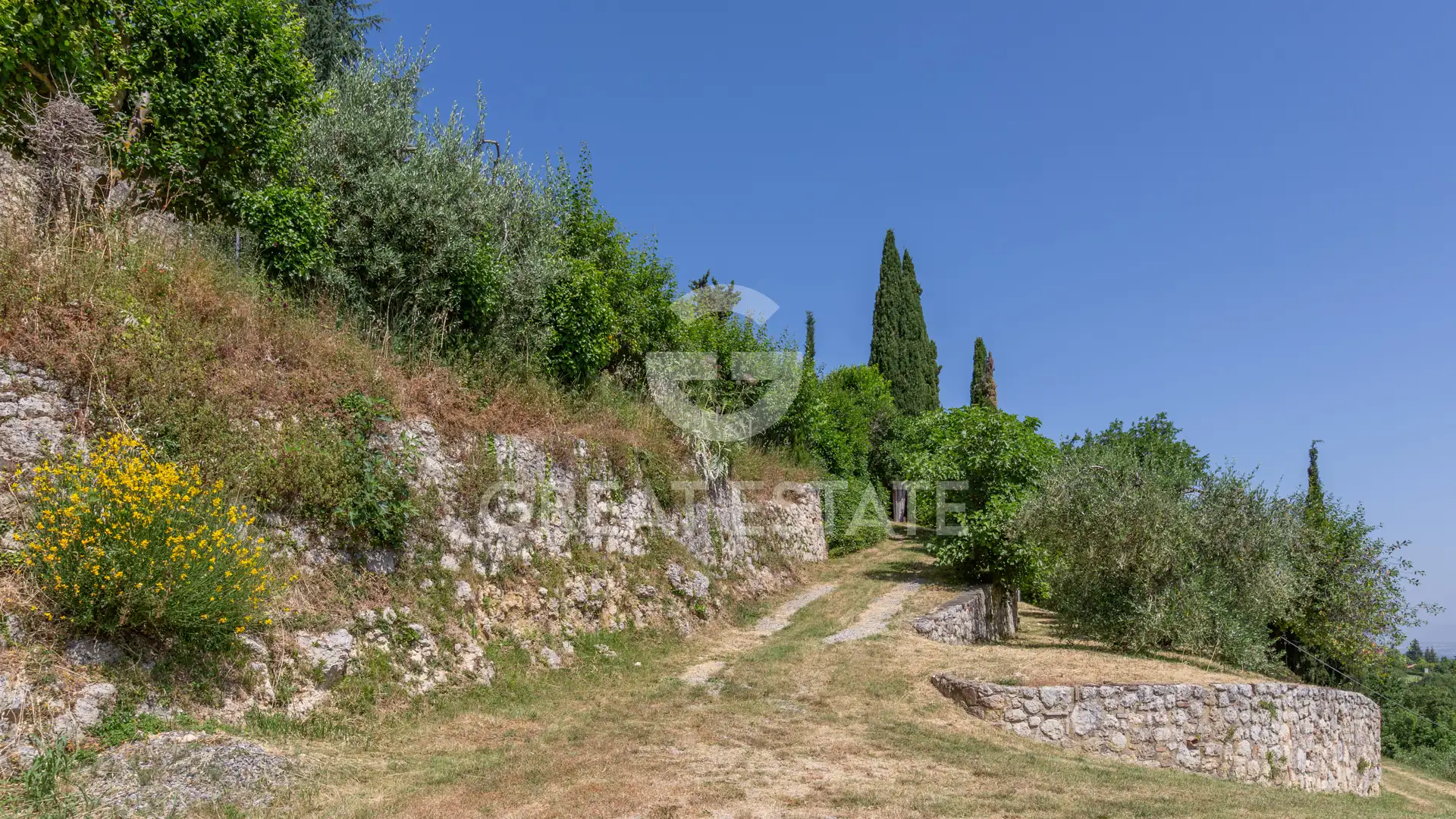 House 651m² in Italy, Siena. Priced at 1800000€ rent photo-3