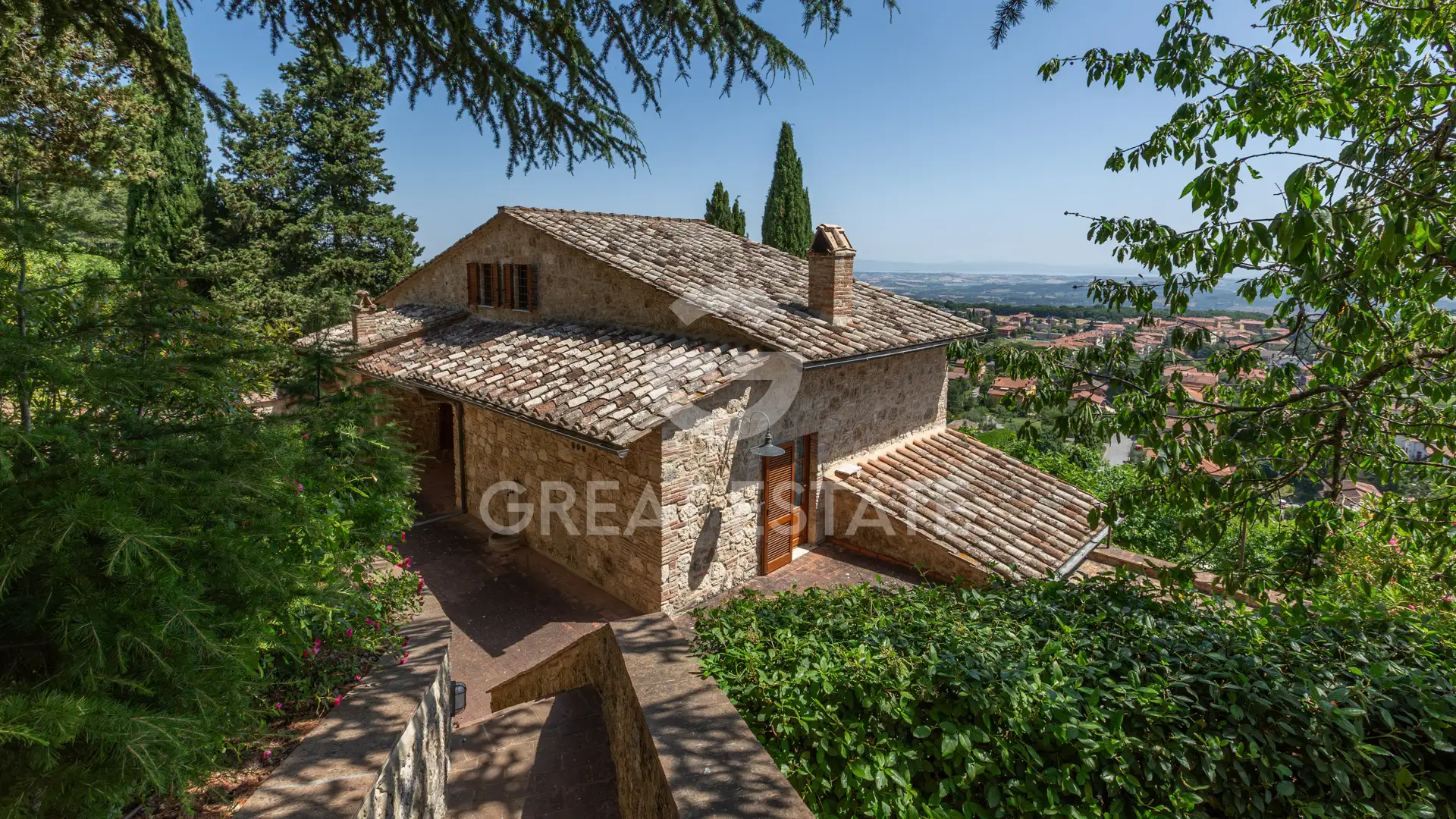 House 651m² in Italy, Siena. Priced at 1800000€ rent photo-6