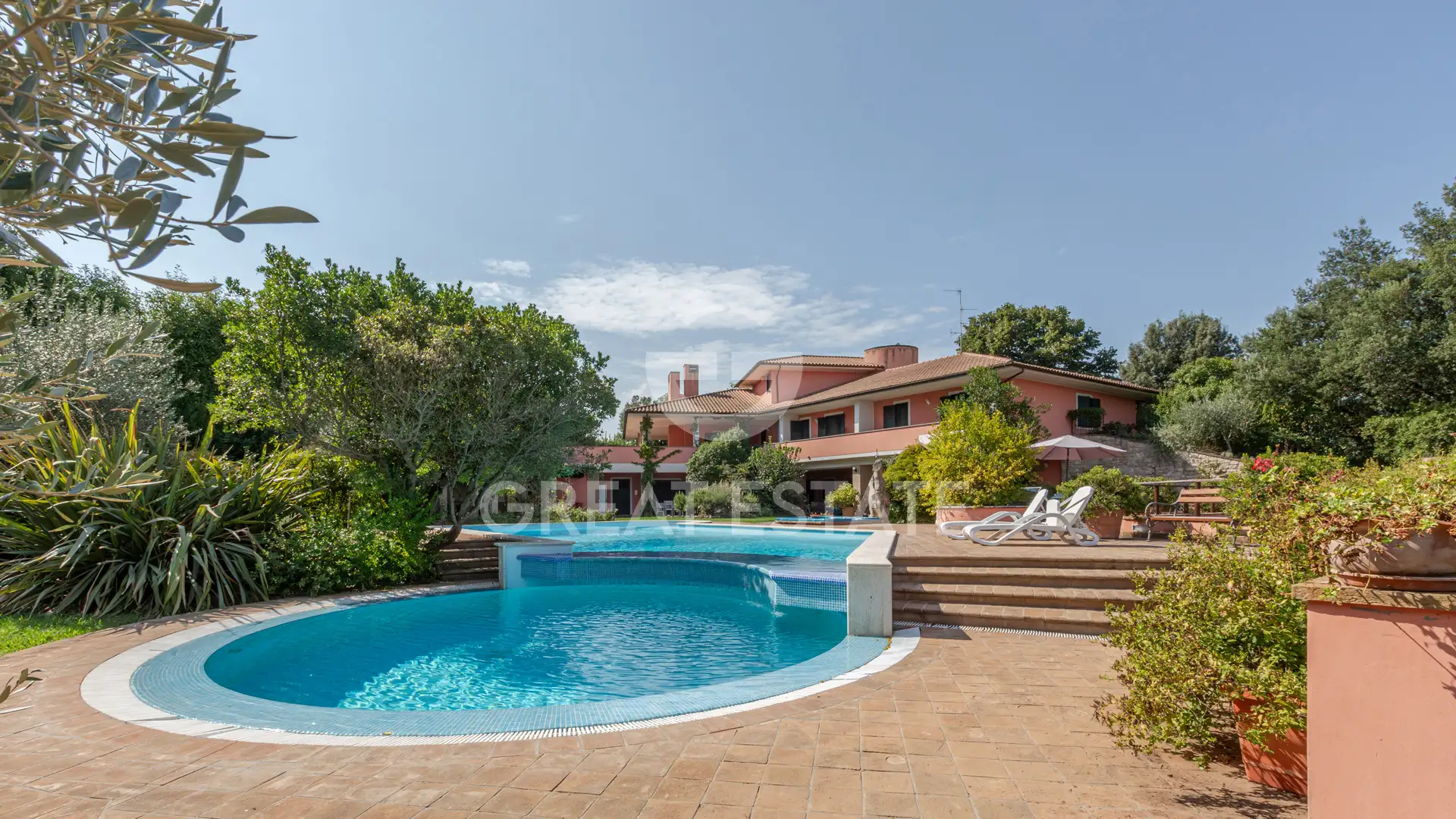 Villa 798m² in Italy, Perugia. Priced at 900000€ rent photo-11