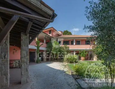 Buy in Italy for 1070000€