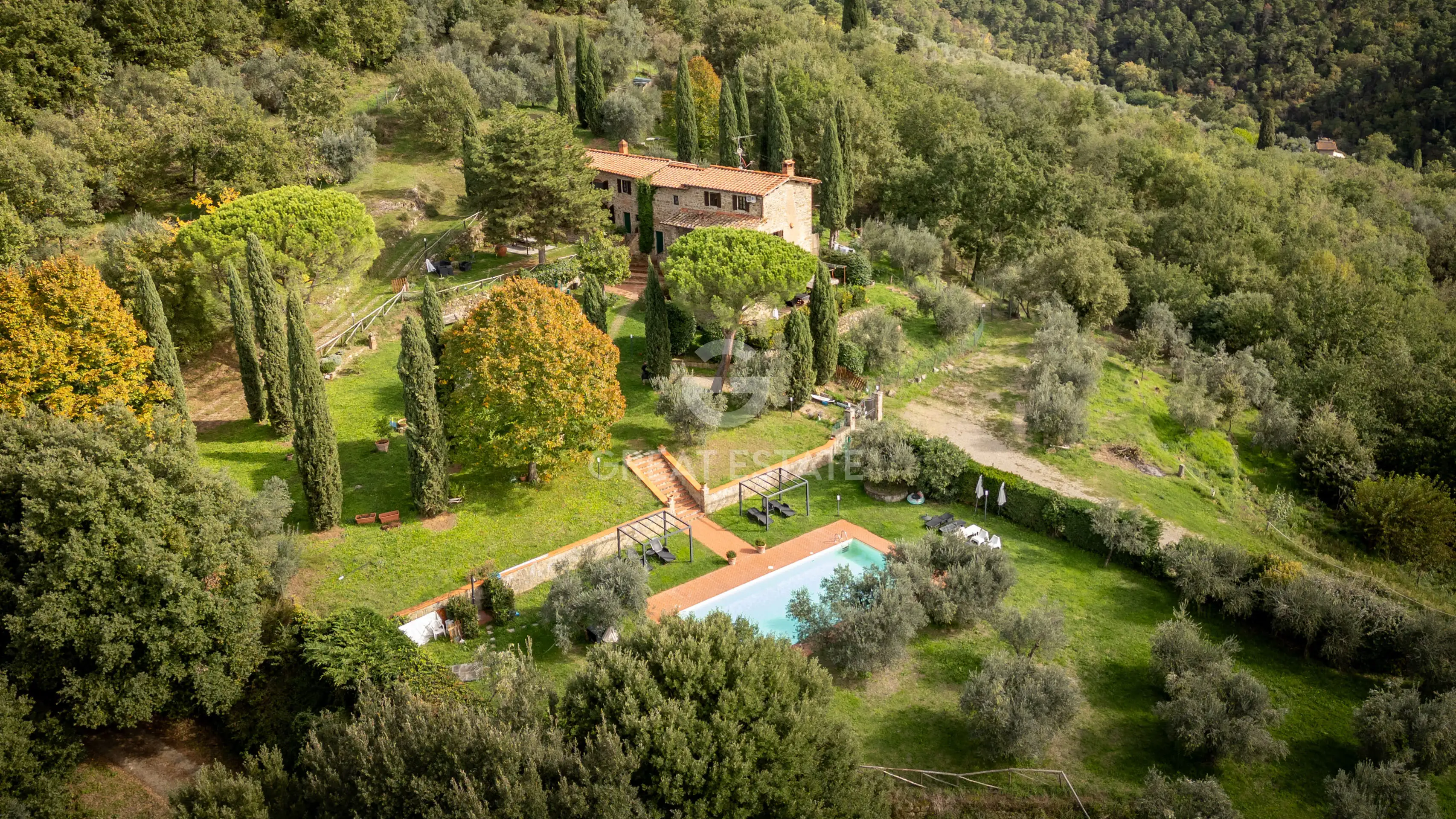 House 389m² in Italy, Florence. Priced at 980000€ rent photo-1