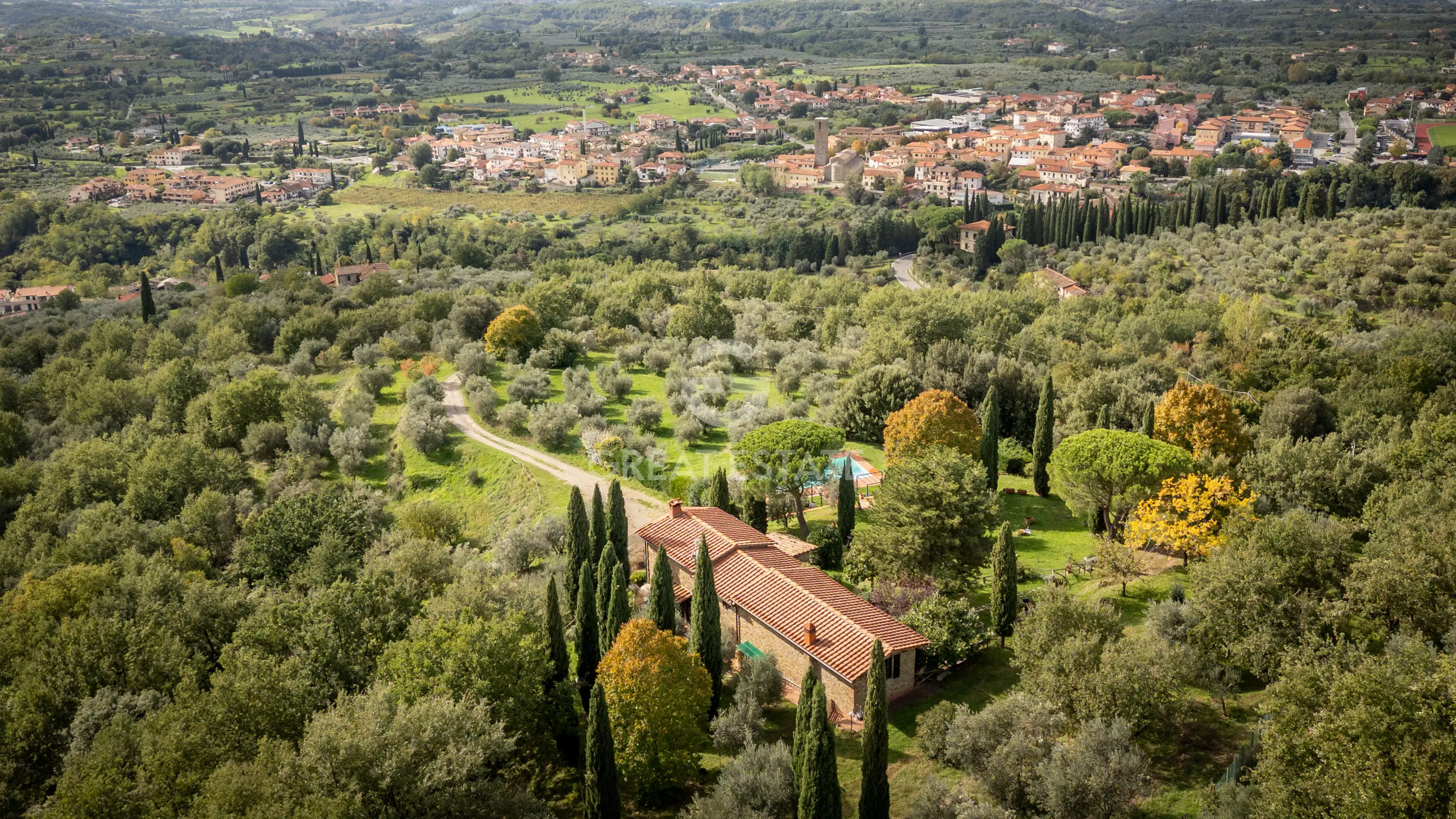 House 389m² in Italy, Florence. Priced at 980000€ rent photo-2
