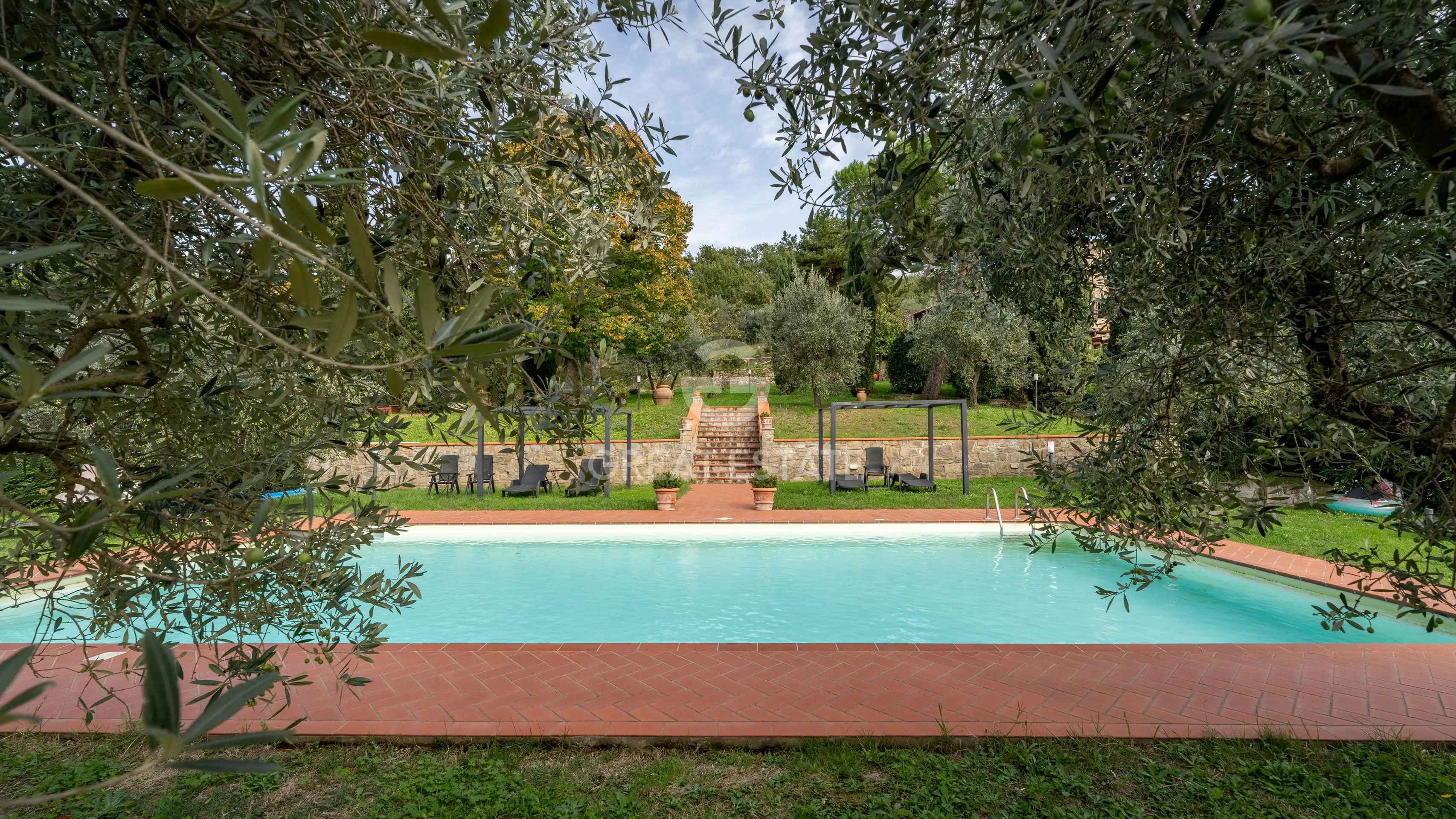 House 389m² in Italy, Florence. Priced at 980000€ rent photo-13