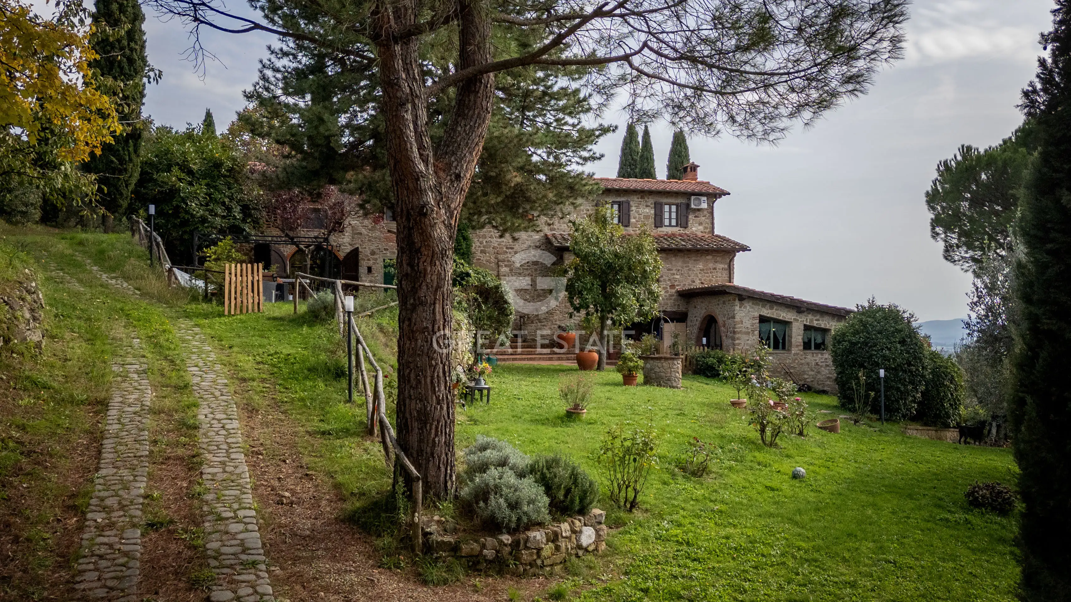 House 389m² in Italy, Florence. Priced at 980000€ rent photo-15