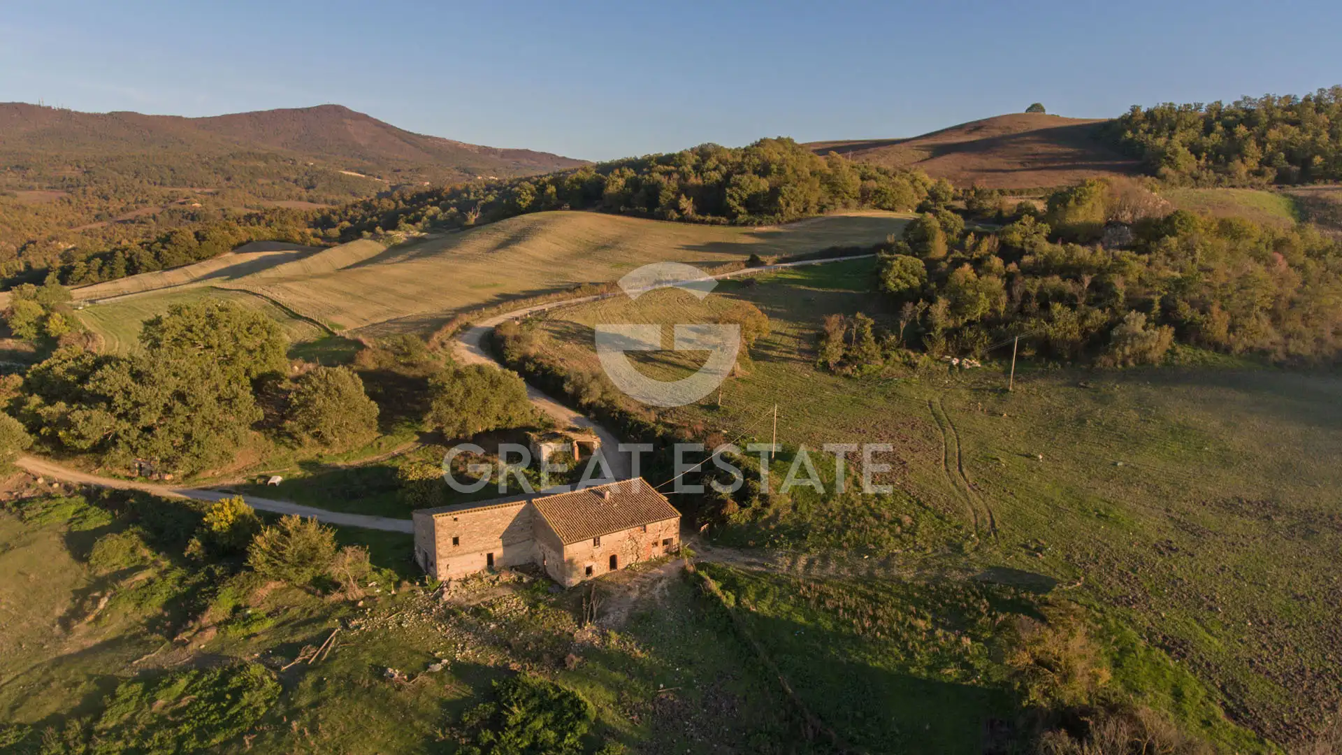 House 757m² in Italy, Siena. Priced at 650000€ rent photo-3