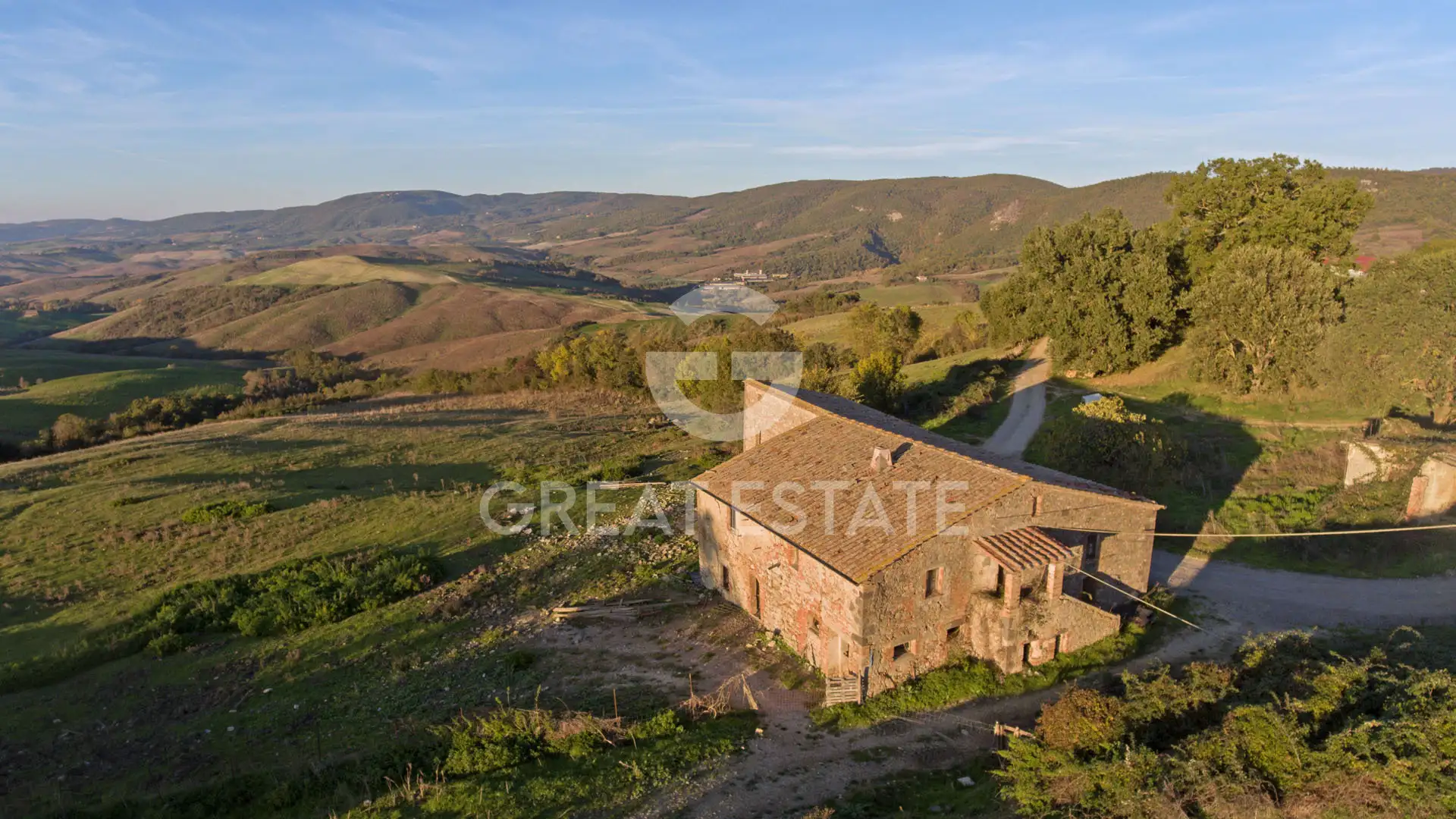 House 757m² in Italy, Siena. Priced at 650000€ rent photo-7