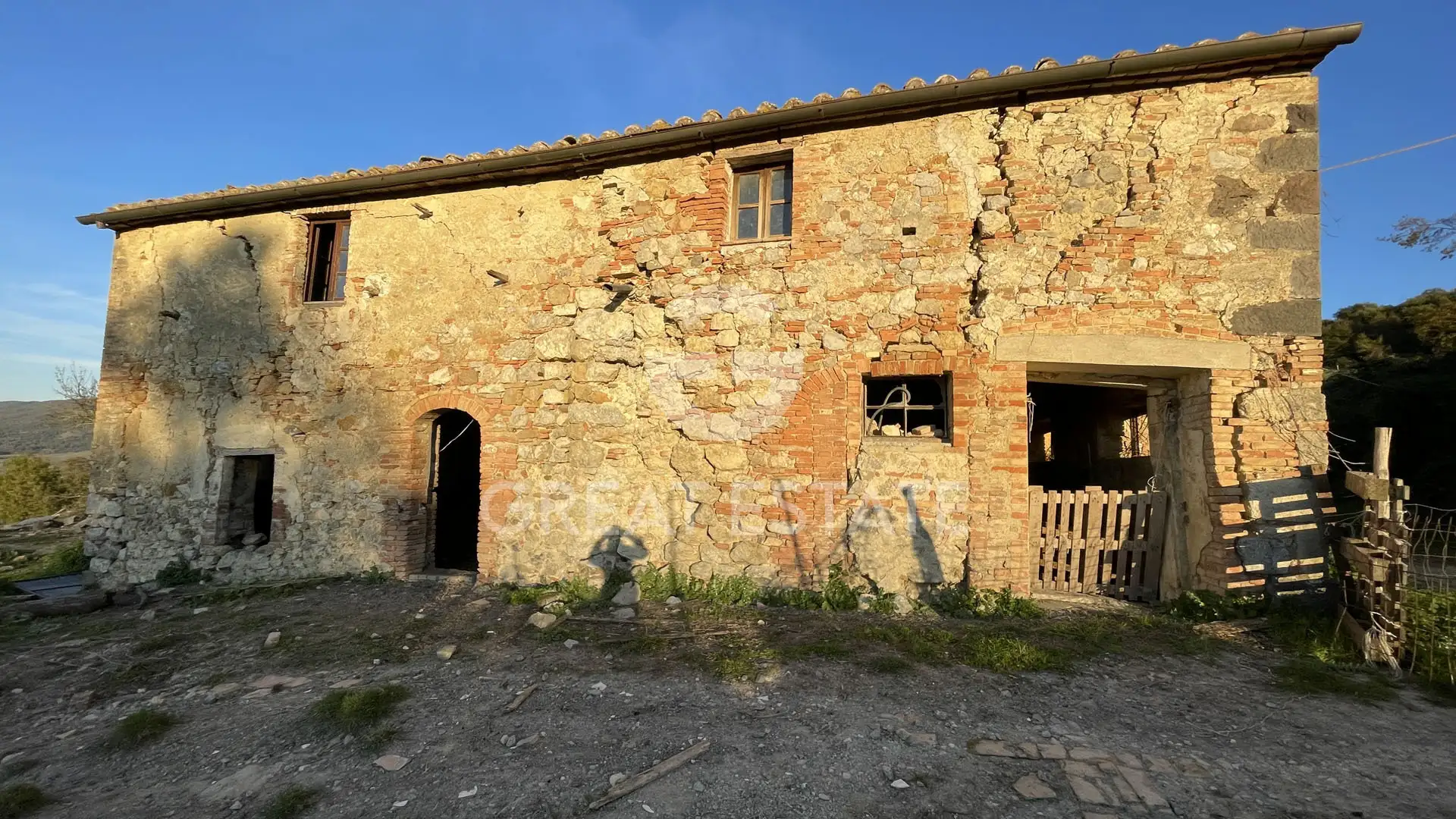 House 757m² in Italy, Siena. Priced at 650000€ rent photo-10