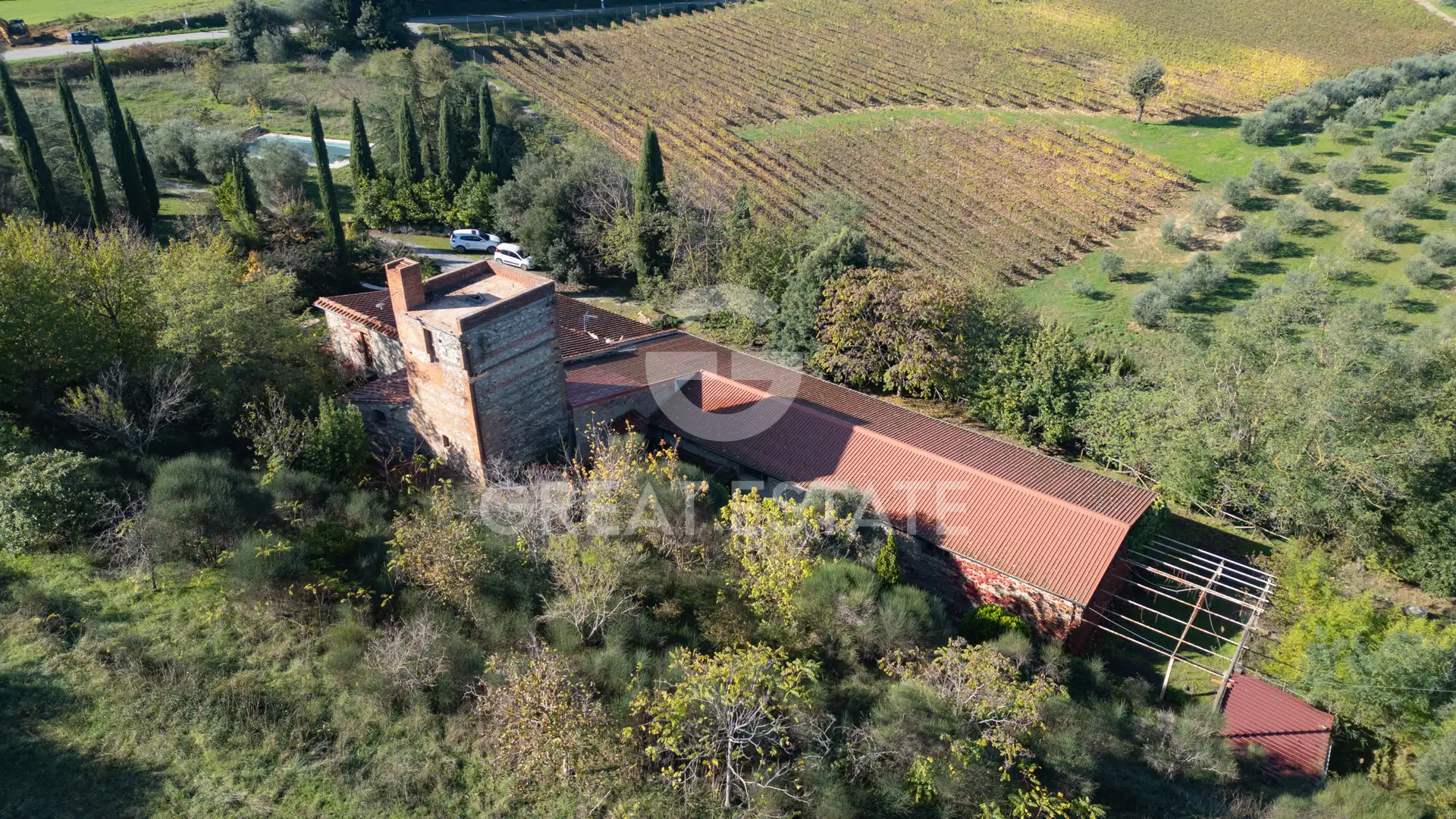 House 987m² in Italy, Siena. Priced at 740000€ rent photo-11
