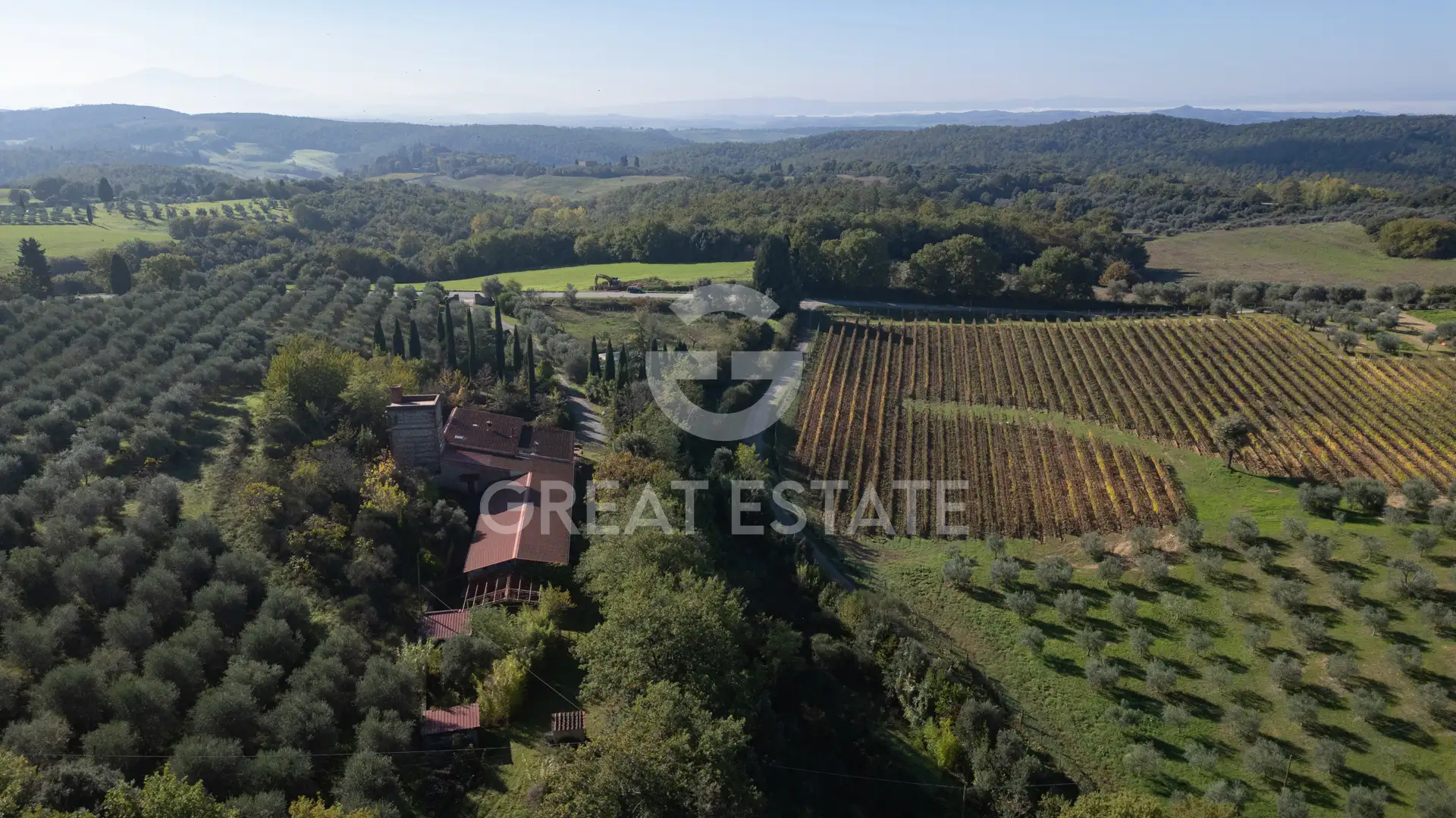 House 987m² in Italy, Siena. Priced at 740000€ rent photo-4