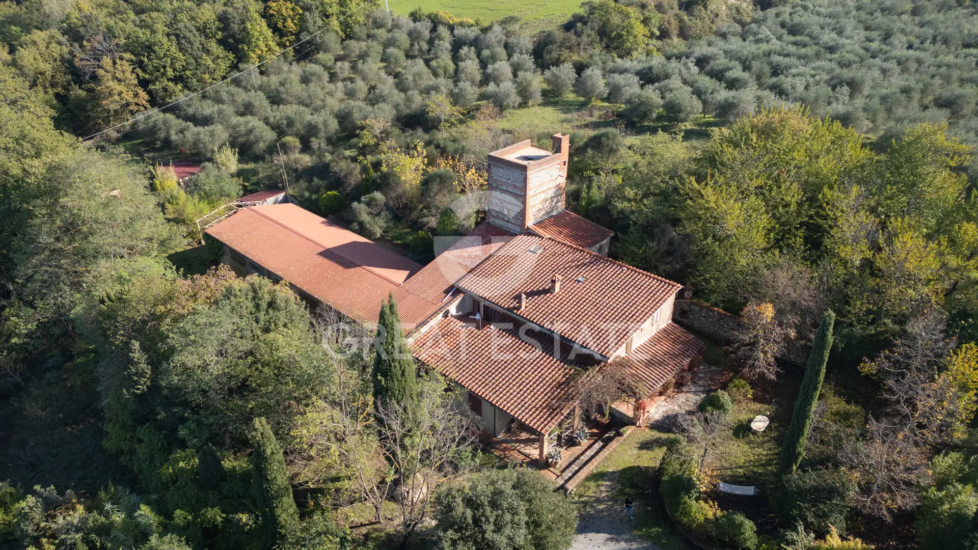 House 987m² in Italy, Siena. Priced at 740000€ rent photo-7
