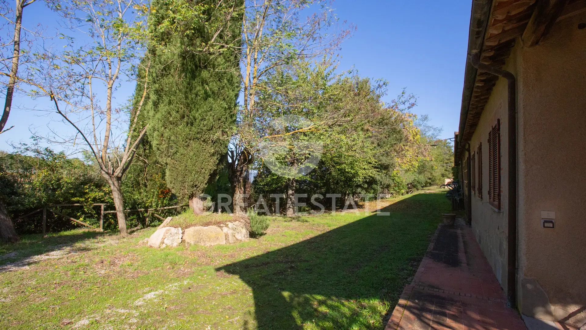 House 987m² in Italy, Siena. Priced at 740000€ rent photo-12