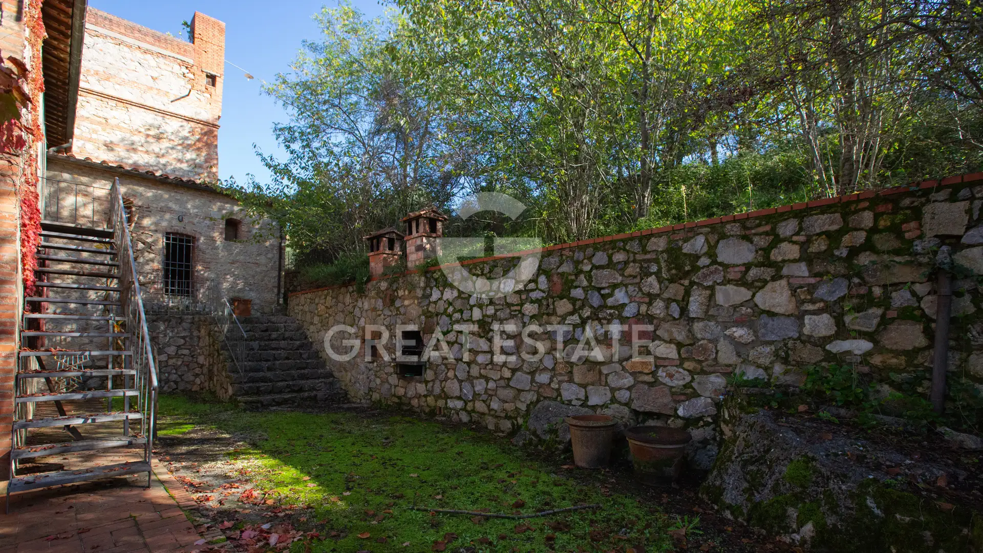 House 987m² in Italy, Siena. Priced at 740000€ rent photo-2