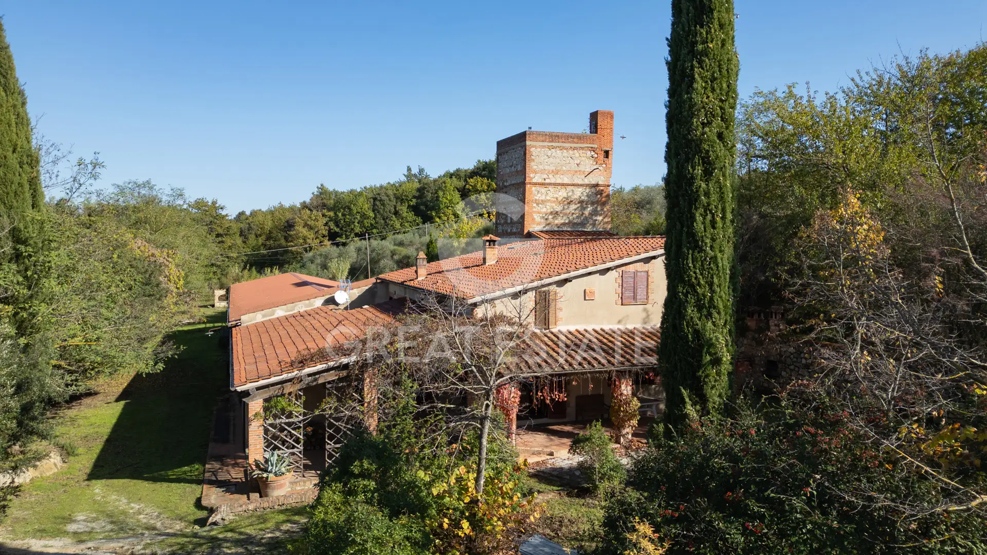 House 987m² in Italy, Siena. Priced at 740000€ rent photo-9