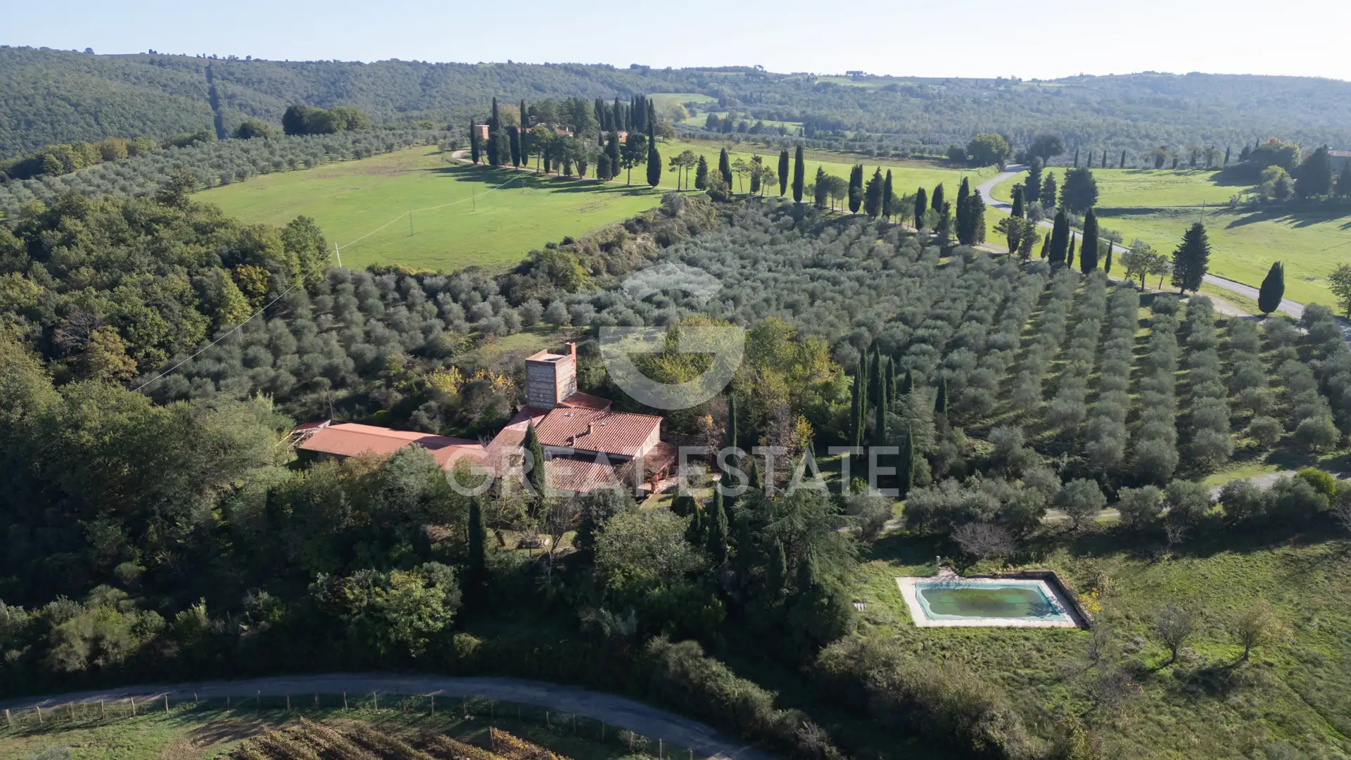 House 987m² in Italy, Siena. Priced at 740000€ rent photo-9