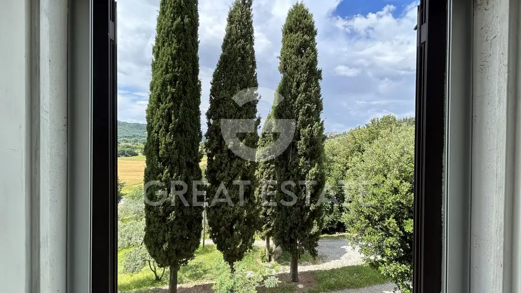 House 440m² in Italy, Arezzo. Priced at 1150000€ rent photo-14