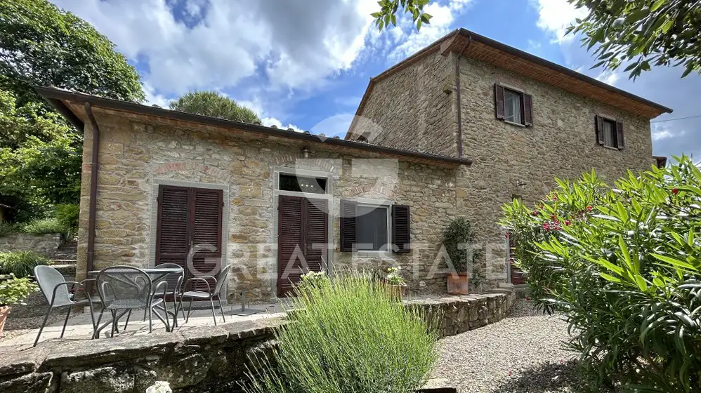 House 440m² in Italy, Arezzo. Priced at 1150000€ rent photo-13