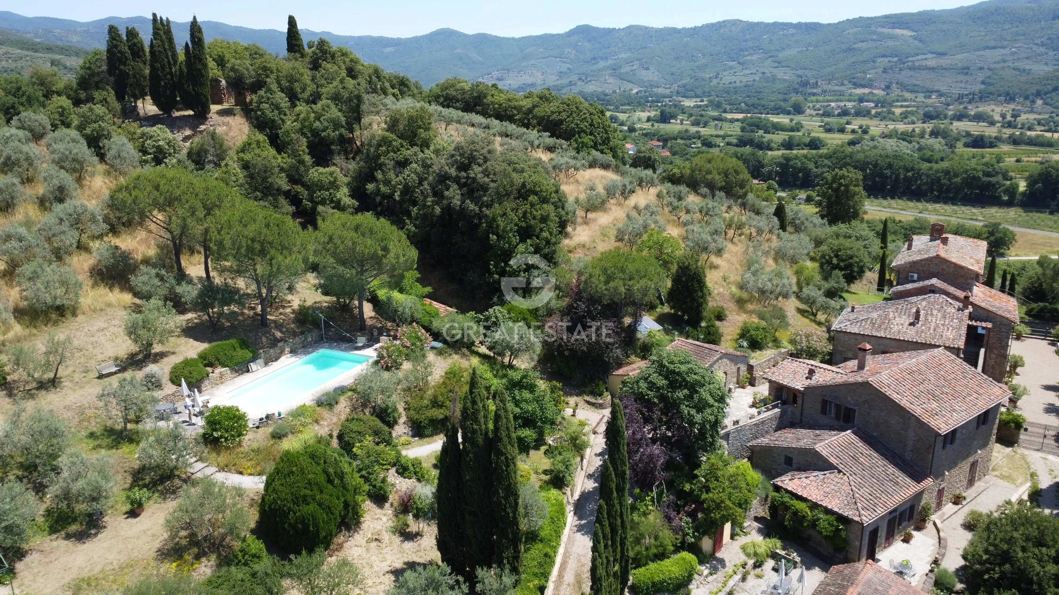 House 440m² in Italy, Arezzo. Priced at 1150000€ rent photo-4