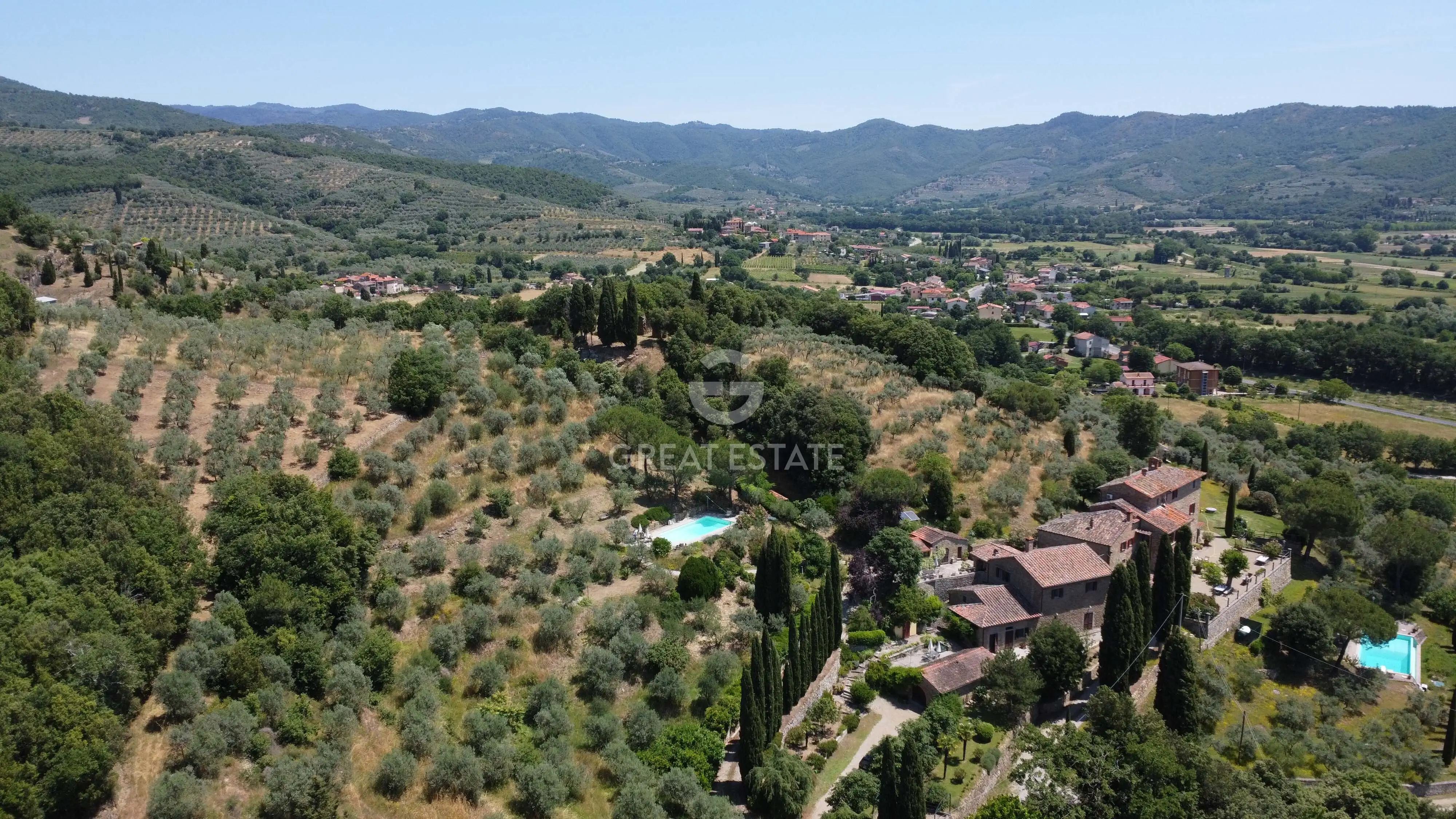 House 440m² in Italy, Arezzo. Priced at 1150000€ rent photo-6