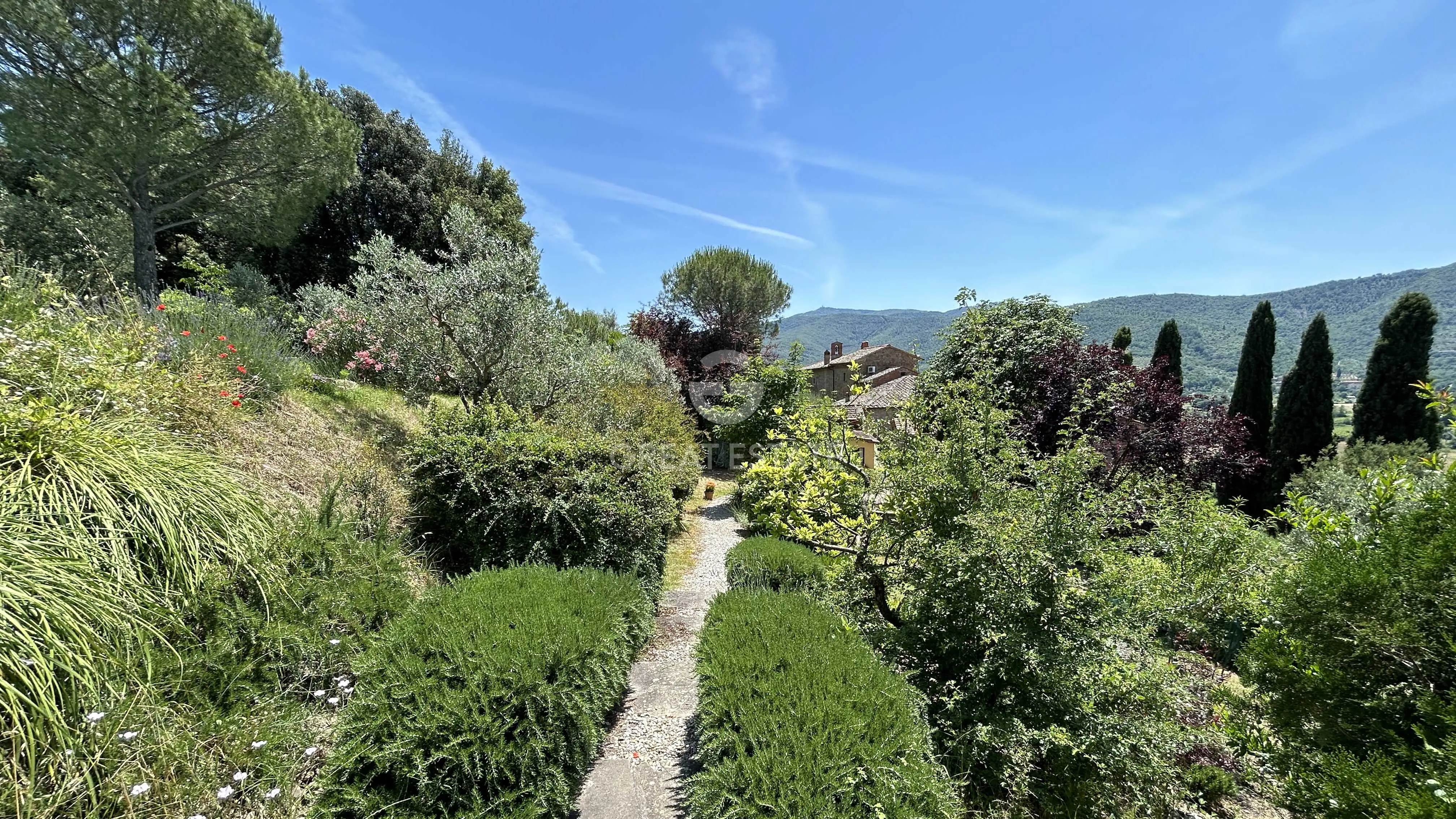 House 440m² in Italy, Arezzo. Priced at 1150000€ rent photo-11