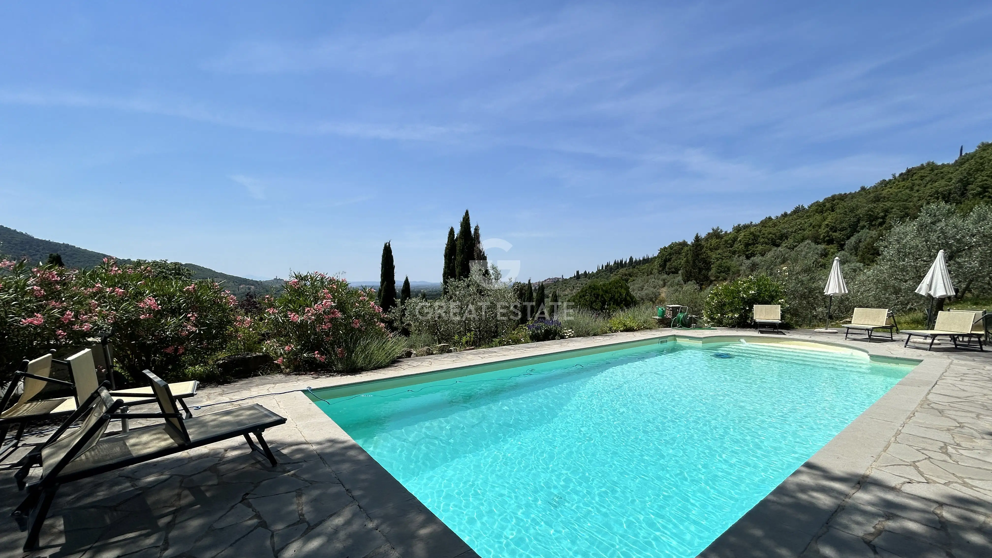 House 440m² in Italy, Arezzo. Priced at 1150000€ rent photo-10