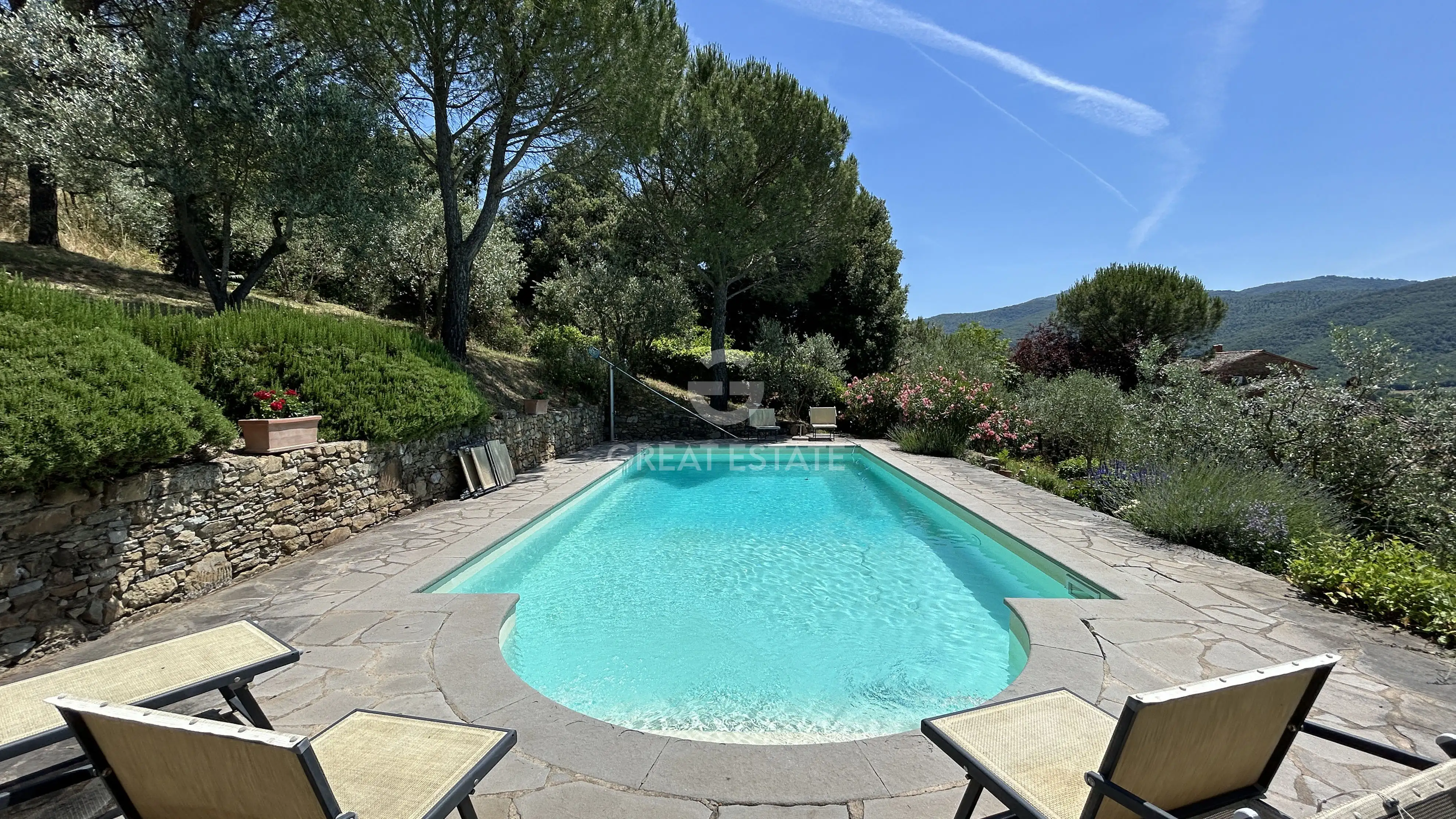 House 440m² in Italy, Arezzo. Priced at 1150000€ rent photo-5