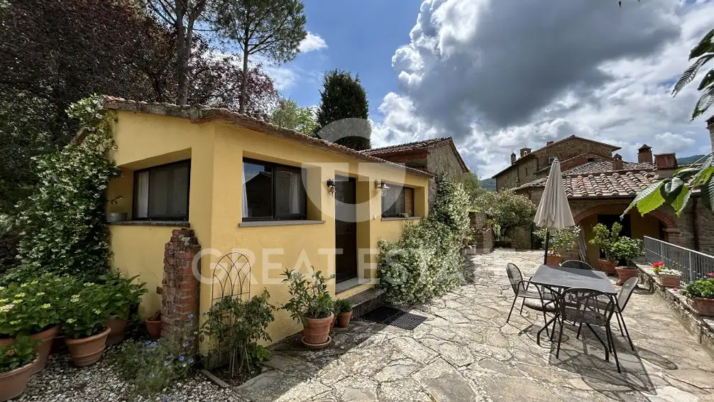 House 440m² in Italy, Arezzo. Priced at 1150000€ rent photo-15