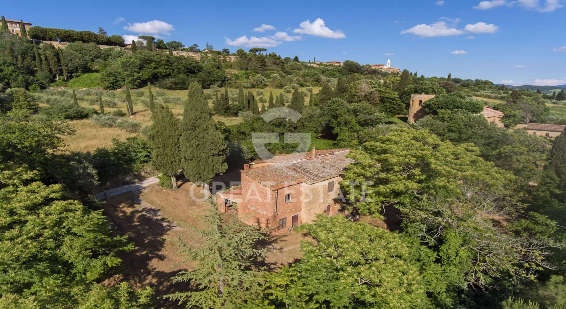 House 525m² in Italy, Siena. Priced at 890000€ rent photo-2