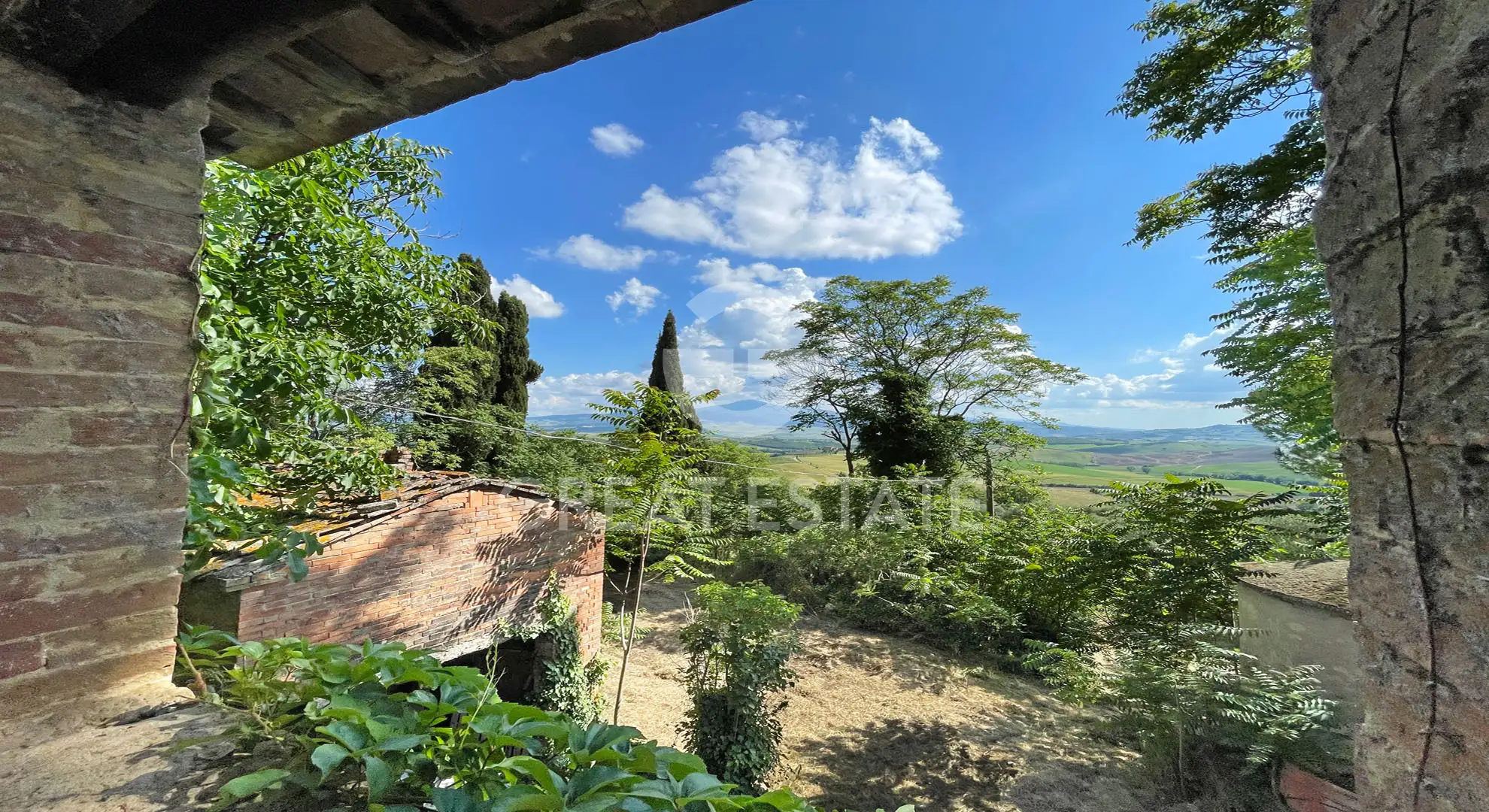 House 525m² in Italy, Siena. Priced at 890000€ rent photo-3