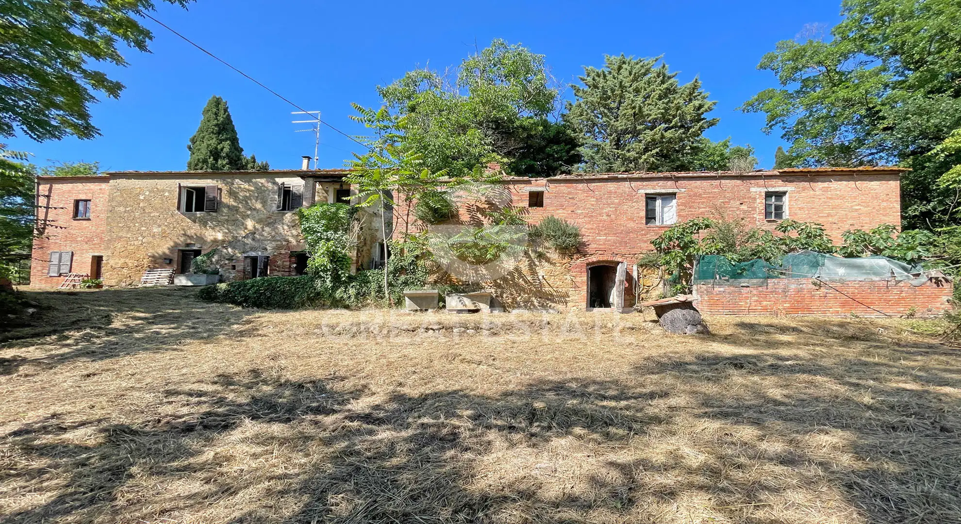 House 525m² in Italy, Siena. Priced at 890000€ rent photo-12