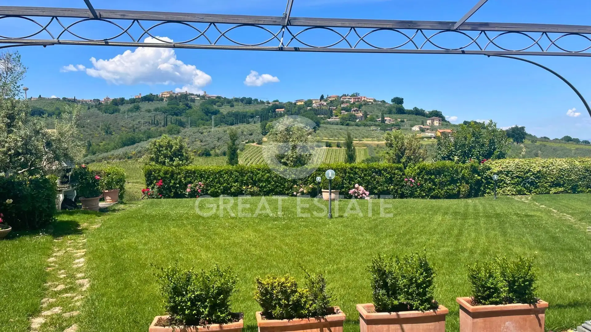 House 907m² in Italy, Perugia. Priced at 1800000€ rent photo-10