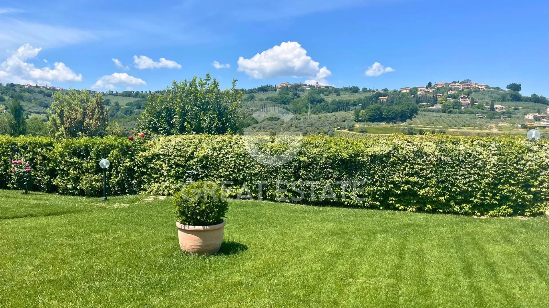 House 907m² in Italy, Perugia. Priced at 1800000€ rent photo-5