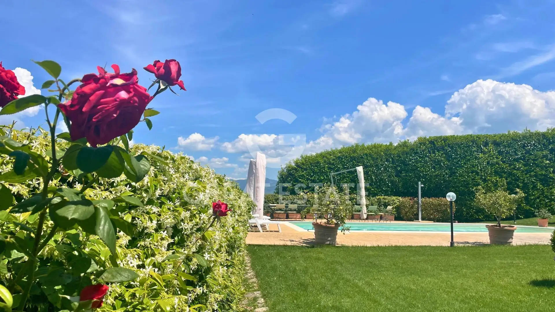House 907m² in Italy, Perugia. Priced at 1800000€ rent photo-11