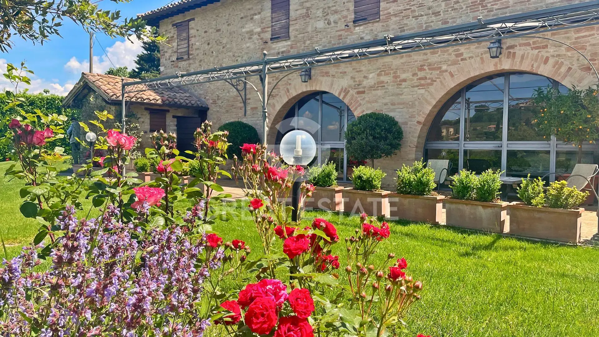House 907m² in Italy, Perugia. Priced at 1800000€ rent photo-1